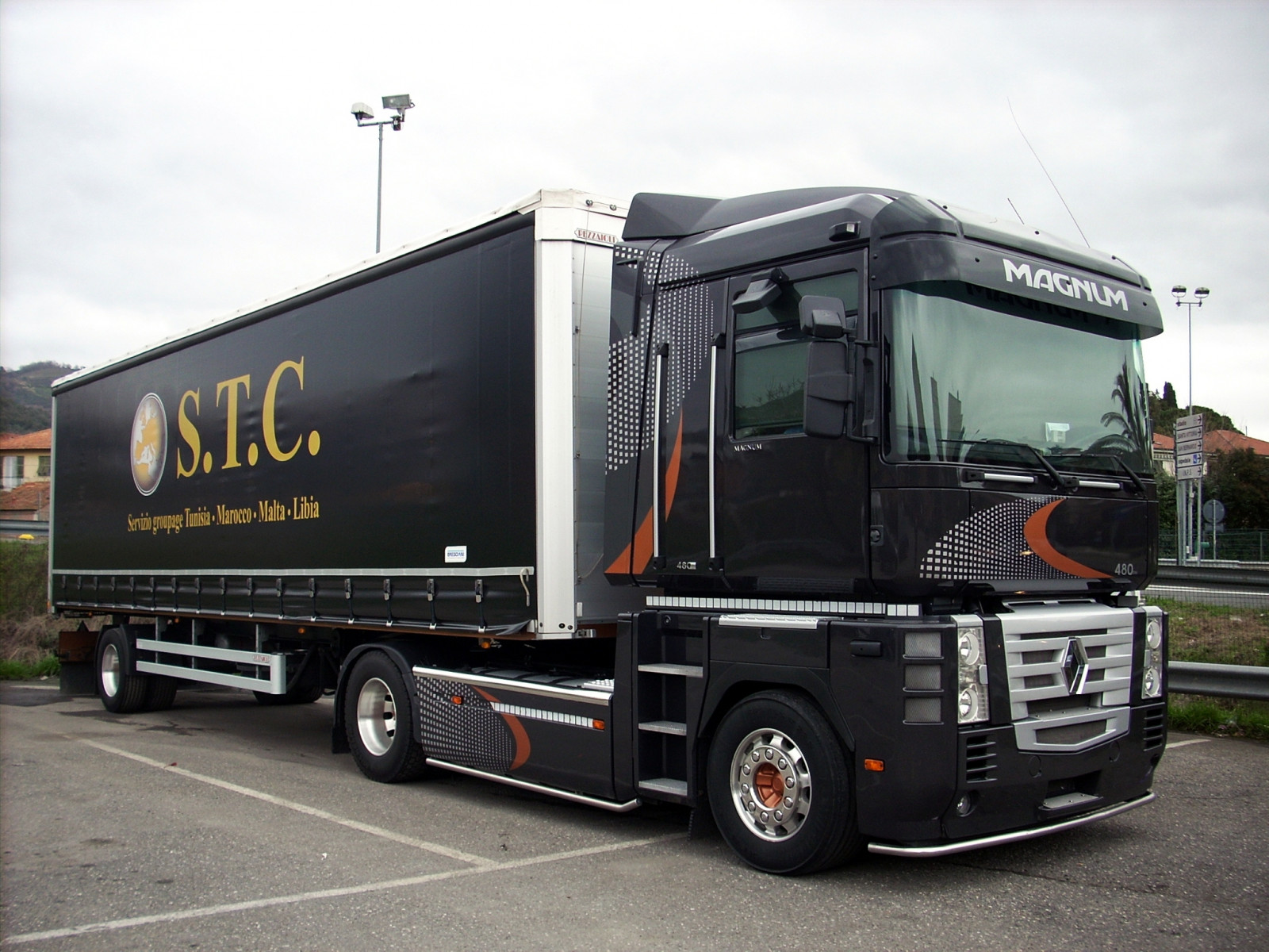 motorové vozidlo, doprava, vozidlo, nákladní auto, druh dopravy, automobilového designu, užitkové vozidlo, renault magnum, trailer truck, automotive wheel system, automobilový exteriér, nákladní doprava, auto part, public utility, kolo, auto