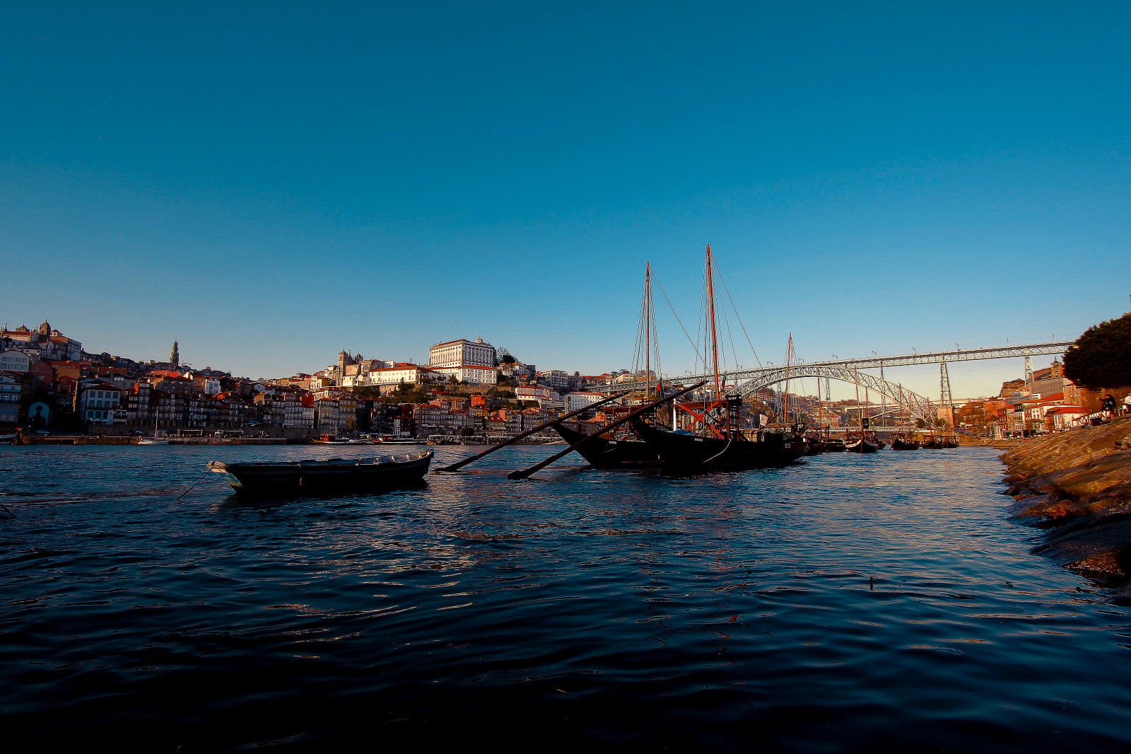 město, most, modrý, nebe, Portugalsko, Rio, přístav, řeka, loď, jaro, mořský, centrum, den, Barco, víno, zakalený, Procházka, dom, Sony, Porto, Douro, duben, F3, 24mm, červené víno, Gaia, 16mm, porto, Ribeira, Cais, Luis, nex, Rabelo, sel16f28