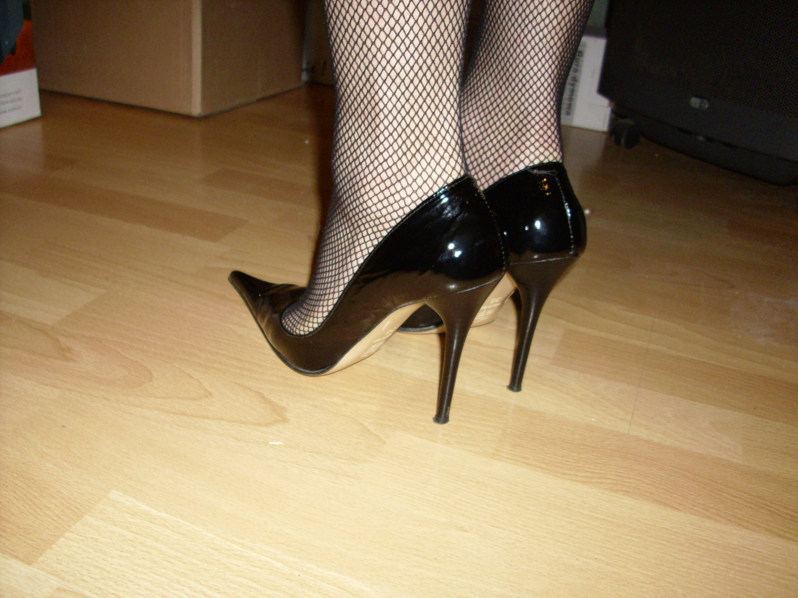 vysoké podpatky obuv, obuv, střevíc, noha, dolní končetina, podlaha, patro, podlaha, dno, outdoor boty, sandál