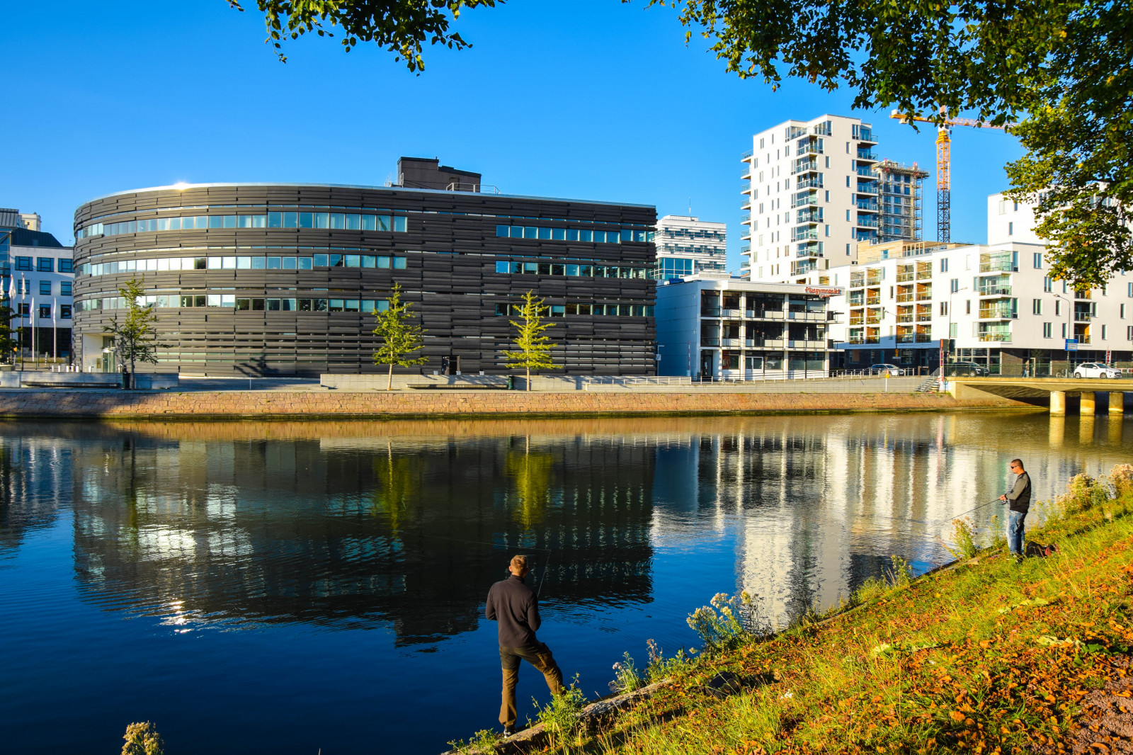 คน, เมือง, cityscape, สถาปัตยกรรม, น้ำ, การสะท้อน, ท้องฟ้า, เส้นขอบฟ้า, สวีเดน, ยุโรป, ท่าเรือ, อสังหาริมทรัพย์, ฤดูใบไม้ร่วง, กลางแจ้ง, การสะท้อน, อาคาร, มัลโม, ivarcallmander, คอนโดมิเนียม, สถานที่สำคัญ, เขตเมือง, ทางน้ำ, หอบล็อก