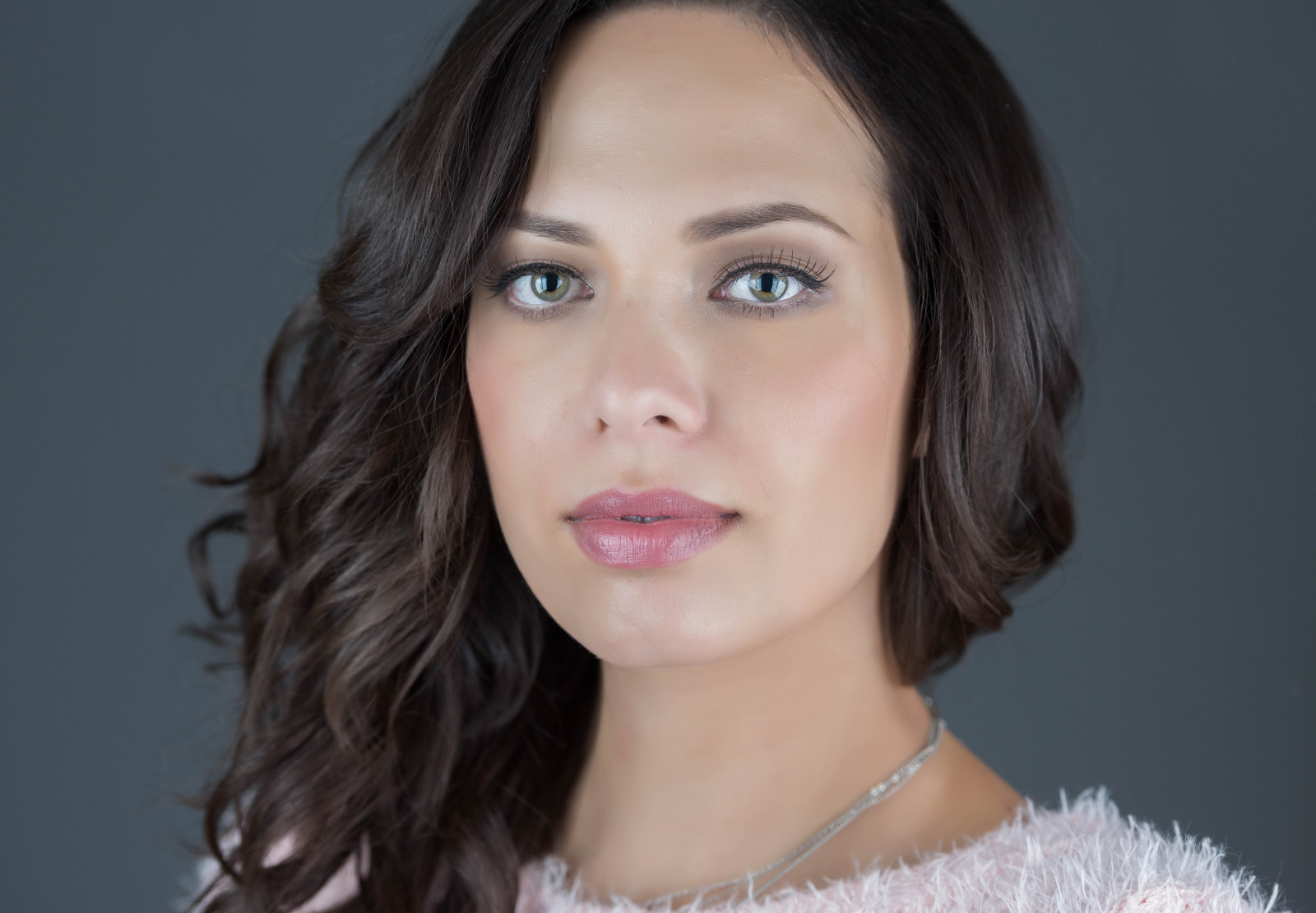 ansigt, model, portræt, langt hår, brunette, afspejling, sort hår, mode, lyserød, York, smuk, ny, pige, skønhed, kunstner, nyc, blog, læbe, grønne øjne, fineste, kind, hage, NewJersey, rigtigt, portrætfotografering, Photo shoot, brunt hår, øjenbryn, øjenvipper, ootd, delensmode, tøjmodel, dagens outfit, flips, overlevende, Fisher-Price, Går ingen steder, guapas, NDC, emelexista, southernbreeze, QROO, quesevayantodos, january27, tmntgame, porquetulovales, pdrtv, dota2, worldvisiongifts, eljugadordelpartido, migraduacionslc, fpwishlist, holidayexperts, migraduacionidea, nadeshotonellen, latinamericagocrazy, alamodrivehappy, nickcincotta, jesseoninsider, miercolesdemhoni, siamasadios, dtnoratinho, chipdavidlark, migraduacioncala, migraduacionmdei, groovein3days, latingrammynoms, usaricecan, thexfactornosony, targetredcardca, handmadehourusa, ahokway, greybackground, bestportraitphotographer, deniselreyes