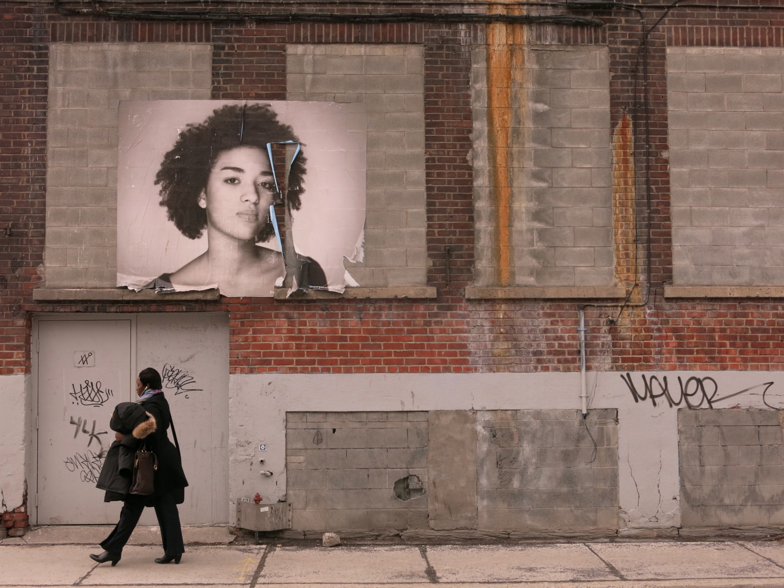 ulice, město, lidé, městský, žena, hnědý, Kanada, UMĚNÍ, dívka, Kánon, chůze, plakát, grafiti, Montreal, Quebec, rozklad, štítek, femme, chodec, litovat, fille, personne, ville, hnědý, urbain, pochodující, G15