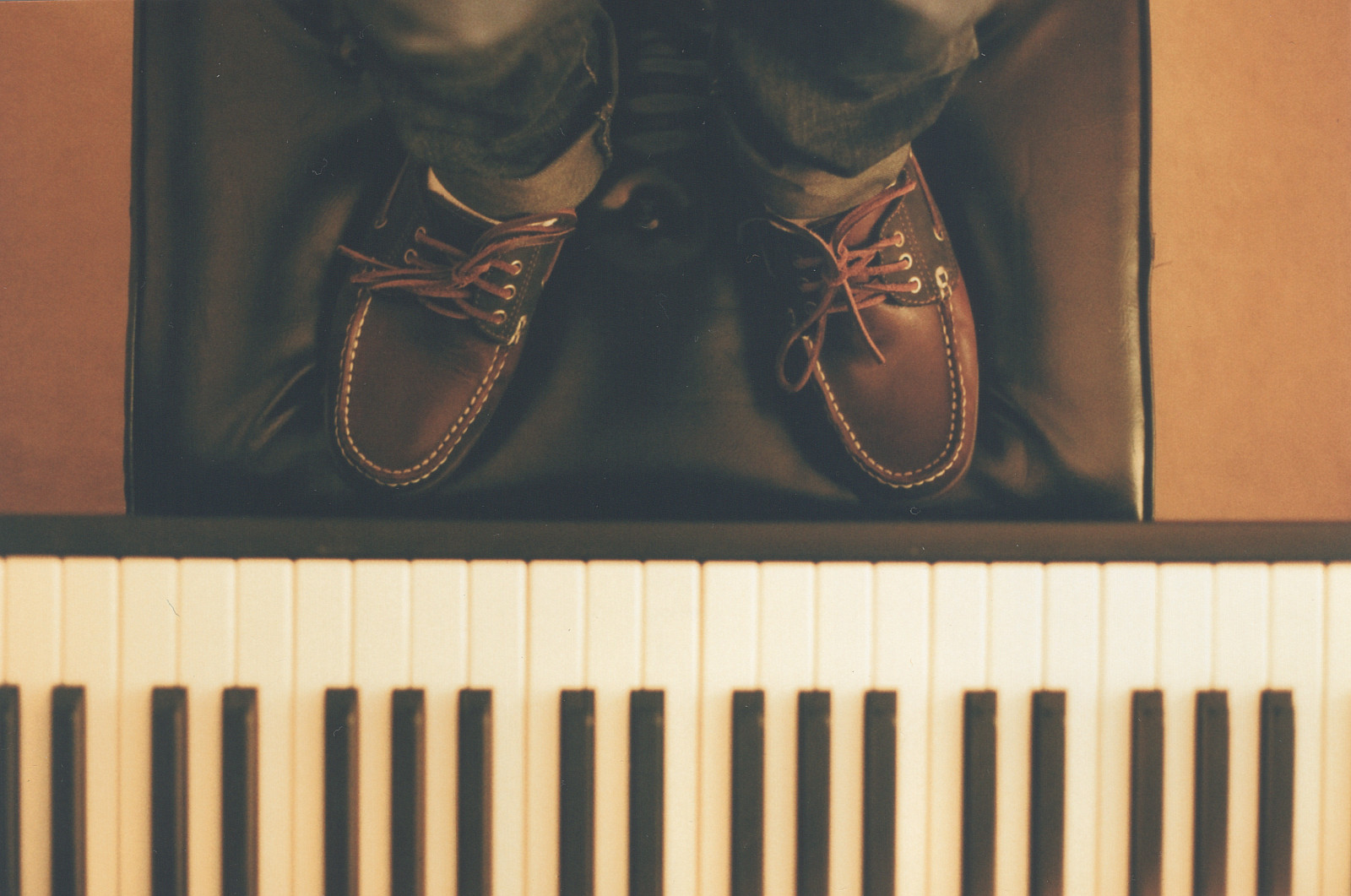 Wallpaper boy, film, 35MM, Canon, shoes, Kodak, ae1, piano, 200