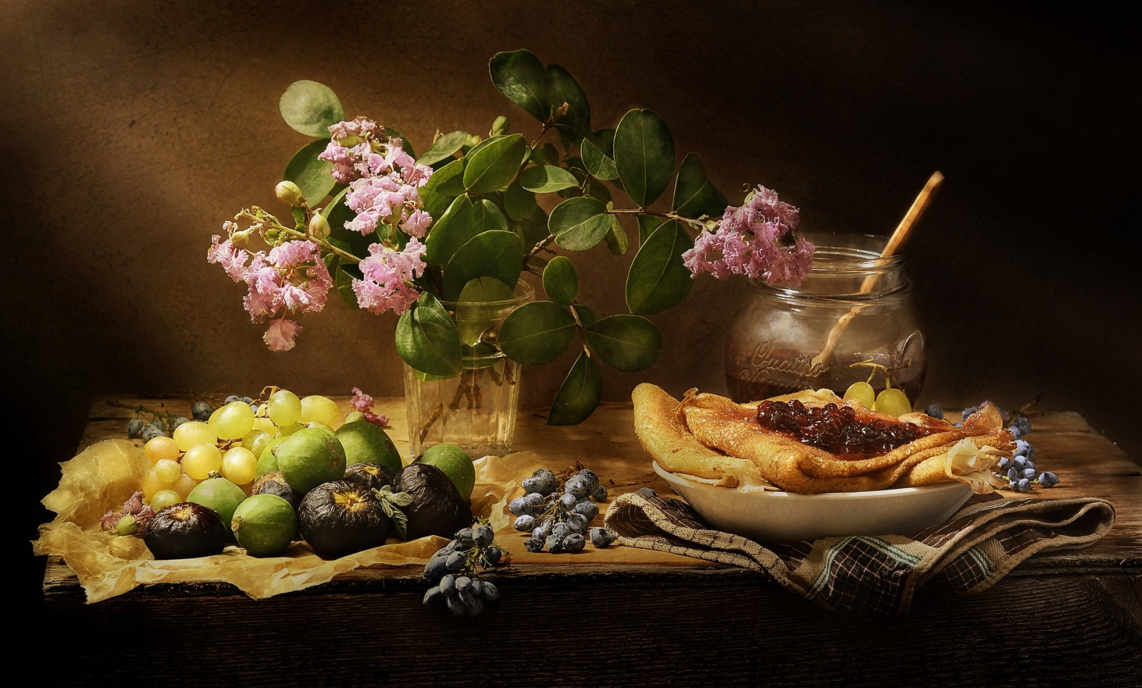 květ, rostlina, Jídelní servisy, okvětní lístek, aranžování květin, větvička, jídlo, umělé květiny, kytice, květináč, natural foods, artefakt, řezané květiny, nádobí, domácí rostlina, květinový vzor, přísada, kvetoucí rostlina, floristika, událost, zátiší fotografování, sklenka, Vrchol, stálý život, umělecká díla, jednoletá rostlina, květ, bylina, visual arts, malování, tráva, závod stonek, hortenziovité, purpurová, váza, Dřínotvaré, ikebana, hortenzie