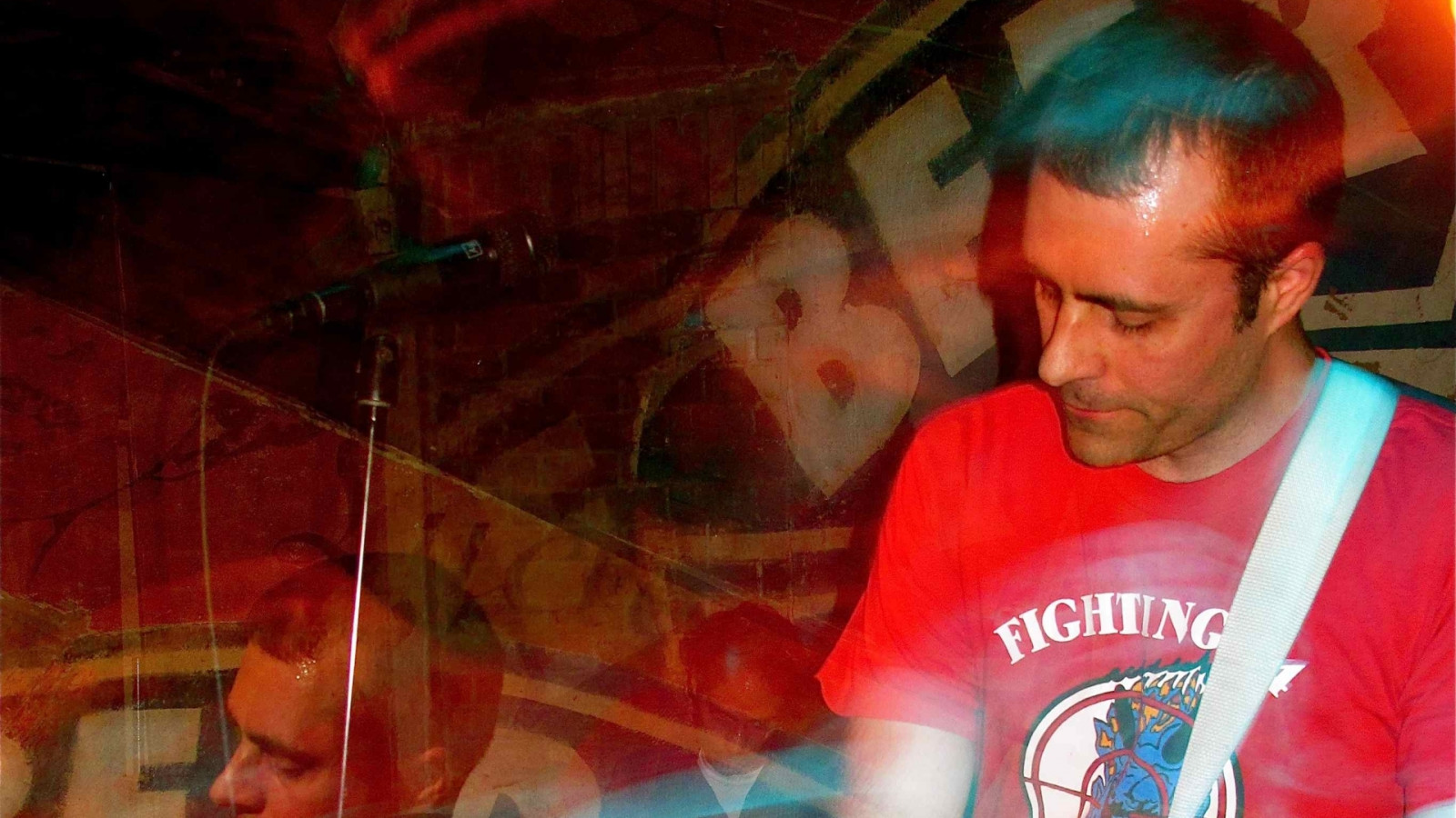 mysl pavouci, muž, grafika, tričko, stěna