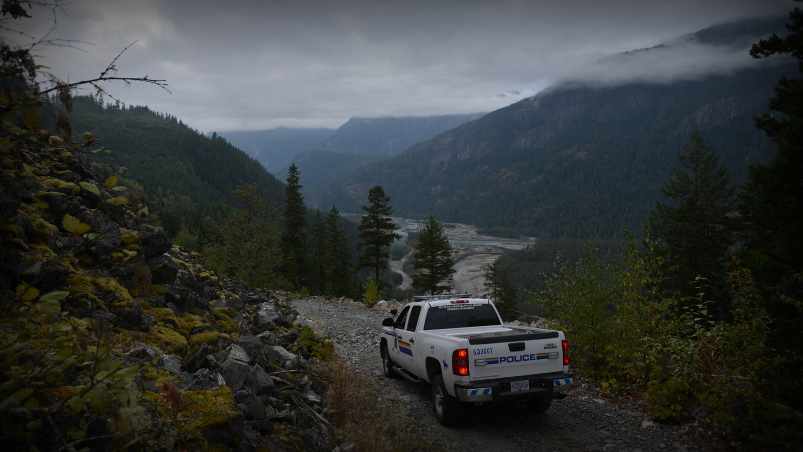 krajina, les, policie, kopec, Skála, Příroda, auto, nebe, silnice, ráno, Kanada, národní park, údolí, horský průsmyk, kanadský, divočina, Chevrolet, řidičský, královský, Chevy, venkovský, Terén, mrak, strom, podzim, hora, rostlina, před naším letopočtem, stezka, dobrodružství, vysočina, Britská Kolumbie, dřevina, horských reliéf, pohoří, stanice hill, shromažďovací, Mistrovství světa rally, sportovní užitkové vozidlo, off road, terénní vozidlo, jízdní, Silverado, nadmořská výška, RCMP, nleaf