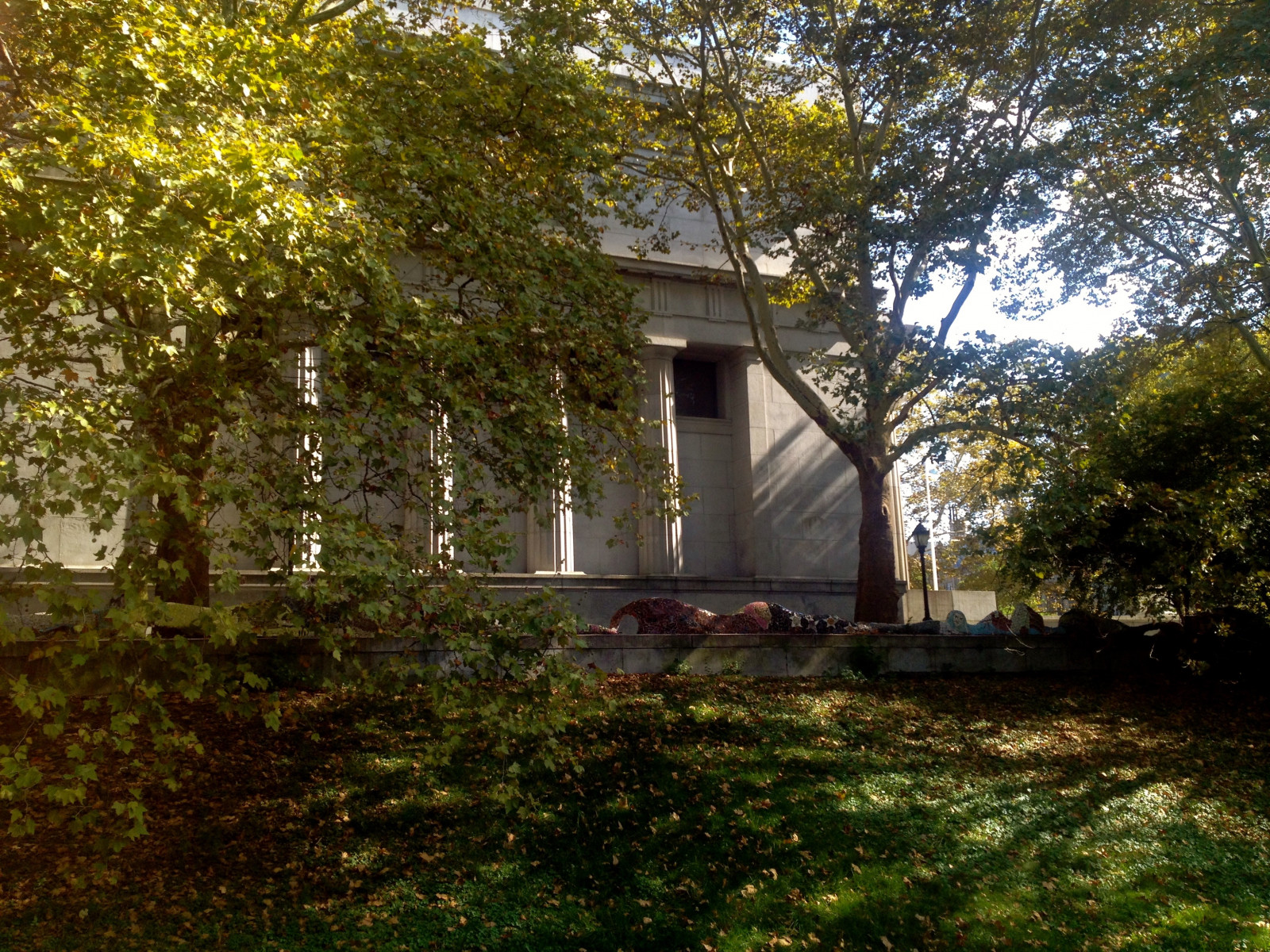 Sonnenlicht, Garten, Gebäude, Haus, Bauernhof, Kapelle, Hütte, Hinterhof, Immobilien, Baum, Herbst, Garten, Zuhause, Bauernhaus, ländliches Gebiet, Holzige Pflanze, Außenstruktur