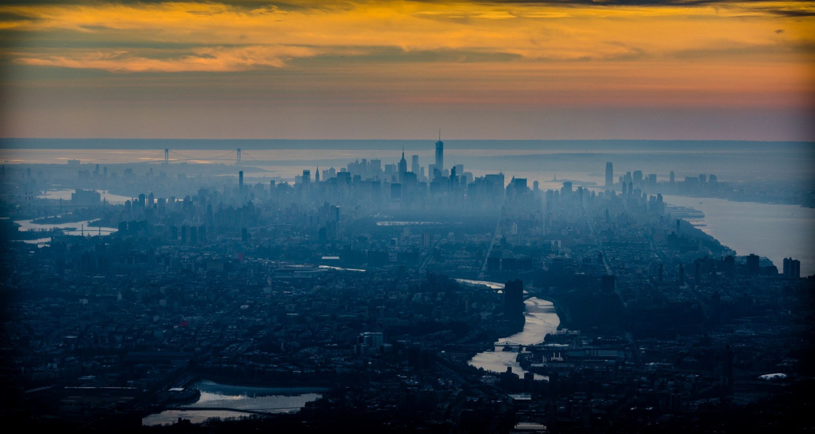 solnedgang, hav, by, bybilledet, vand, by-, bygning, afspejling, himmel, fotografering, solopgang, skyline, skyskraber, aften, morgen, tåge, New York City, horisont, atmosfære, skumring, dis, Sky, daggry, atmosfærisk fænomen, atmosfære af jord