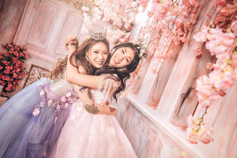 two women, модел, щастлив, усмихнати, жени на закрито, азиатски two women, модел, щастлив, усмихнати, жени на закрито, азиатски