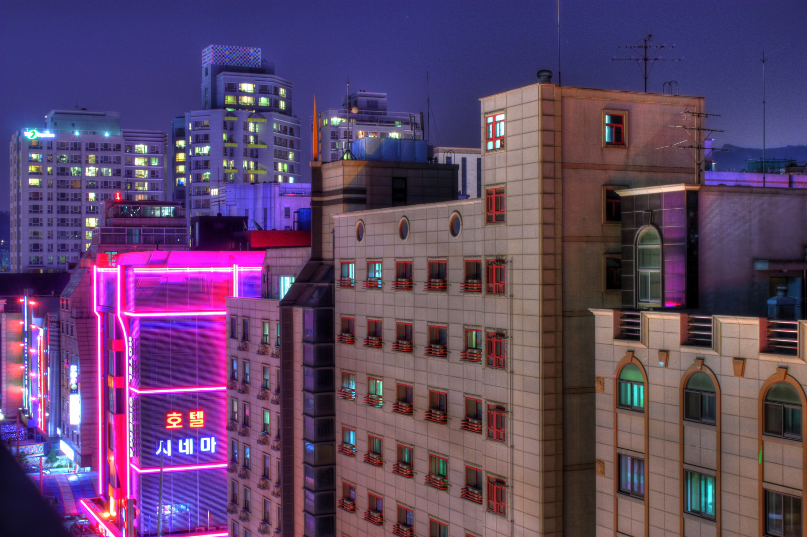 Metropolitní oblast, město, urban area, metropole, panoráma města, noc, mezník, mrakodrap, centrum, infrastruktura, město, světlo, architektura, budova, panelový dům, sousedství, osvětlení, obytný prostor, během dne, panoráma, večer, nebe, fasáda, neon, okno, elektřina, ulice