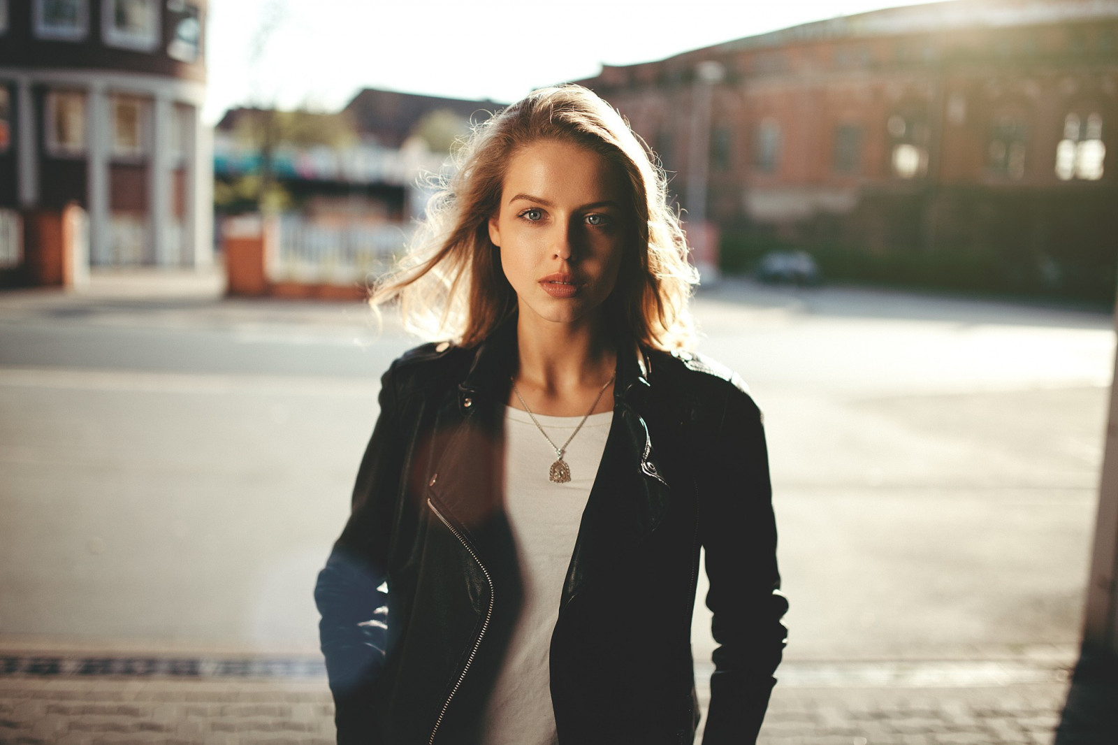 ดำ, ผู้หญิง, โมเดล, แนวตั้ง, สีบลอนด์, การถ่ายภาพ, แต่งตัว, แฟชั่น, ฤดูใบไม้ผลิ, คน, เสื้อผ้า, นางแบบ, หญิงสาว, ความงาม, ผู้หญิง, รูปถ่าย, รองเท้า, การถ่ายภาพบุคคล, การถ่ายภาพ, แจ๊กเก็ต