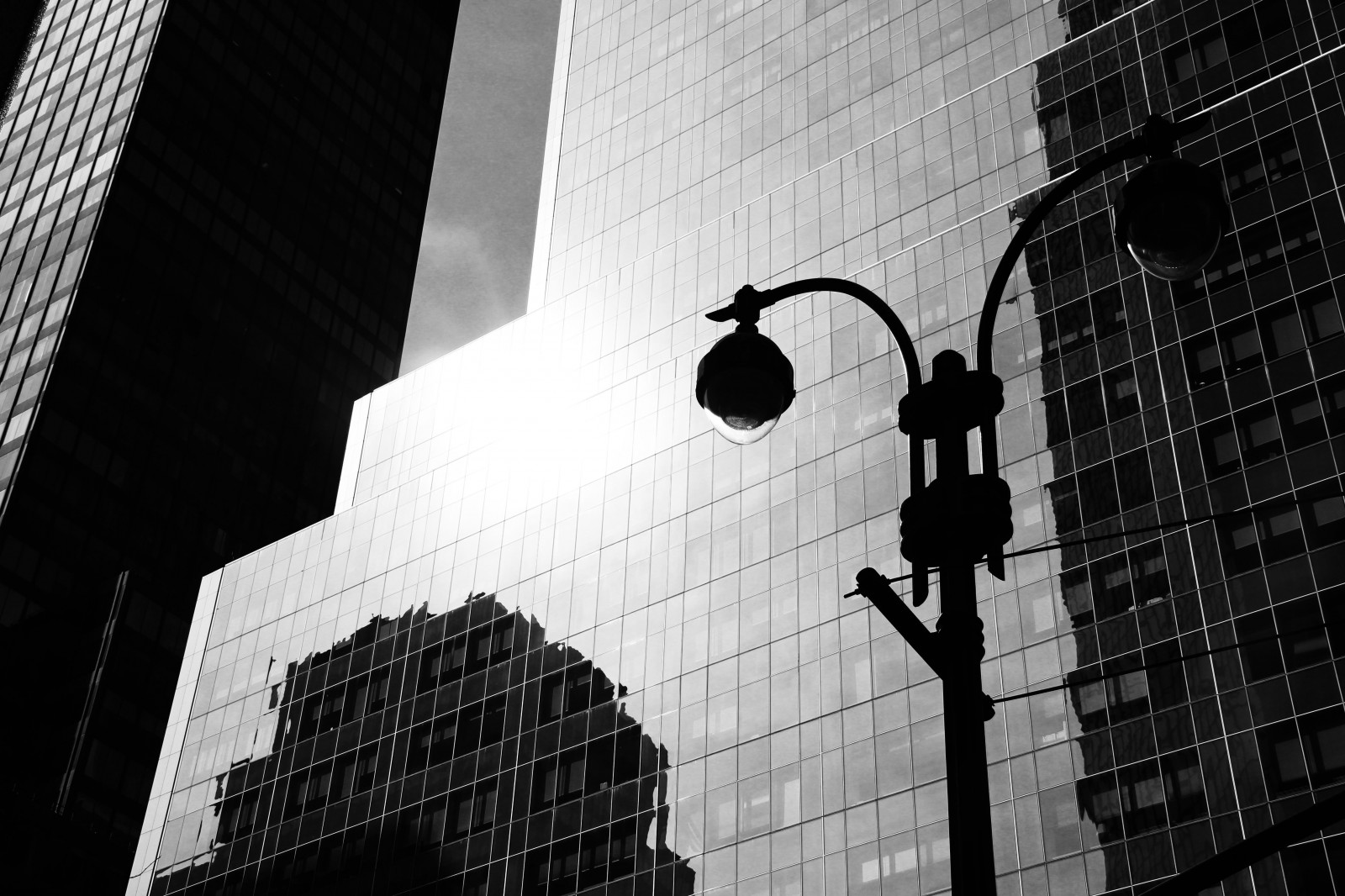 urbanart, urbano, eos, 700d, Canone, monocromo, Monoart, Mono, Stati Uniti d'America, sagome, nero bianco, BNW, riflessione, newyorkcity, nyc, schwarzweis, spiegelung, reflektion, fenster, linien, Laterne, himmel, cielo
