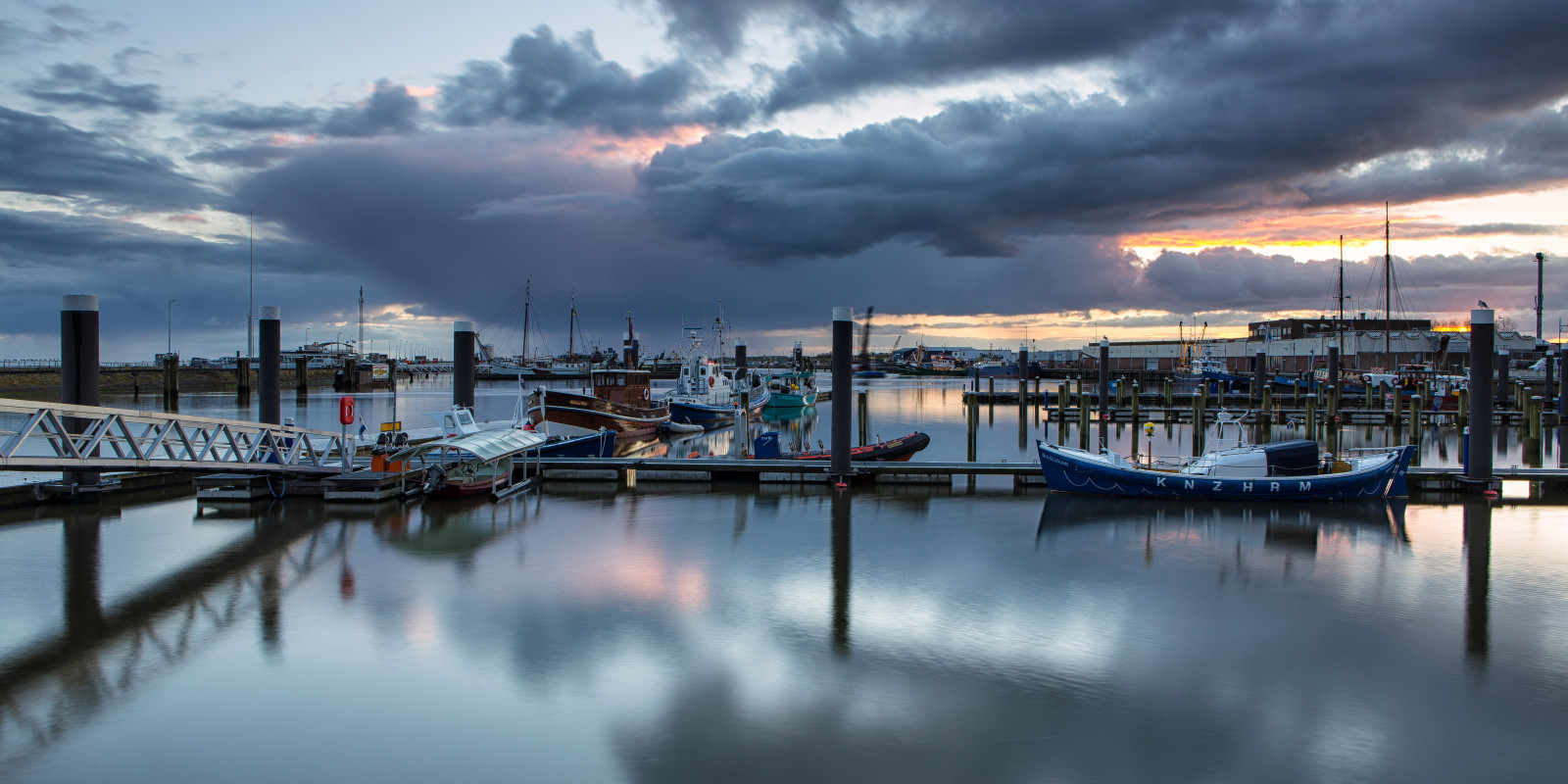 krajina, loď, loď, západ slunce, moře, město, panoráma města, voda, odraz, nebe, mraky, svítání, uklidnit, panoráma, večer, ráno, řeka, přístav, horizont, Nizozemí, dok, soumrak, plavidlo, Holandsko, nábřeží, Groningen, Marina, mrak, svítání, přístav, přístav, kust, kanál, trauler, bota, mraky, krajiny, nederland, Landschap, pobřežní, urban area, vodní, meteorologický jev, zee, útočiště, vissersboot, Lucht, ochtend, zonsopkomst, waddenzee, Schip, landschappen, Kade, imagelibrary, Waddenzee, Netherlandsnederlandholland, Vodní kámen, Lauwersoog, Lauwersmeer, Schepen, Aanlegstijger, Rybářský rybář, Reddingsboot, Visserij, Reddingsbrigade, Visafslag, Rybářství, Reddingsmaatschappij