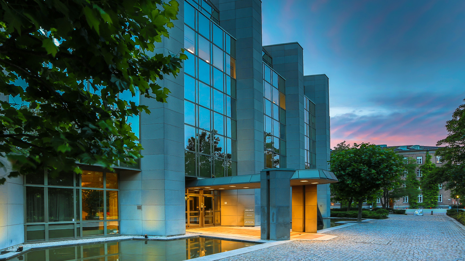 okno, architektura, Centrála, budova, odraz, nebe, Dům, hotel, Švédsko, Sverige, majetek, Malm stad, architektura, Malmo, domů, byt, kondominium, architekt, fasáda, hlavní sídlo, obytný prostor, vlastnictví, nemovitost, smíšené využití, komerční budovy, nadmořská výška, Skane, arkitekt, Cardo, ředitelství firmy, Stensamuelsson, Stadsbyggnadspris, Latemodernist, Huvudkontor, Stensamuelssonarkitektkontor, Cardoab, Cardohuset, Senmodernismus, Svenskasockerab