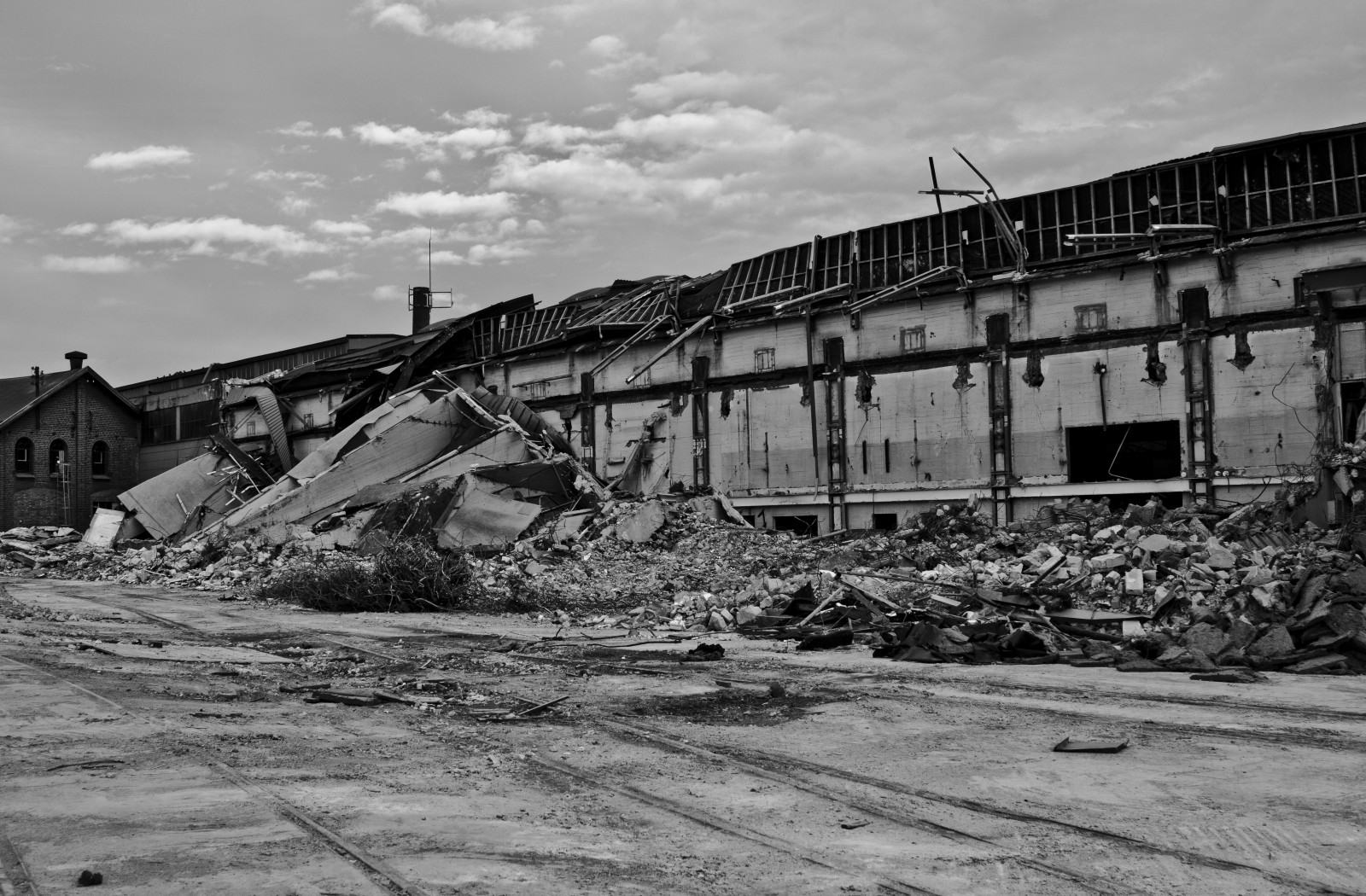 podzim, černobílý, město, dlažební kamen, budova, zřícenina, opuštěný, nebe, stěna, Studený, Norsko, Kánon, odpadky, doprava, zřícenina, beton, struktura, mrak, strom, podzim, prozkoumat, tělesné, Černá bílá, prozkoumal, železo, dráha, eos, 7d, norge, Norsko, kolejnice, šrot, suť, urban area, Černý a bílý, monochromatické fotografování, železniční doprava, Str mmen, St mmensv rksted