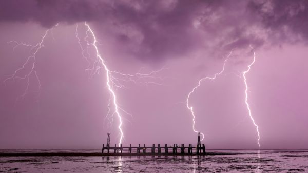 cloud,lightning,sky,water,atmosphere,thunder