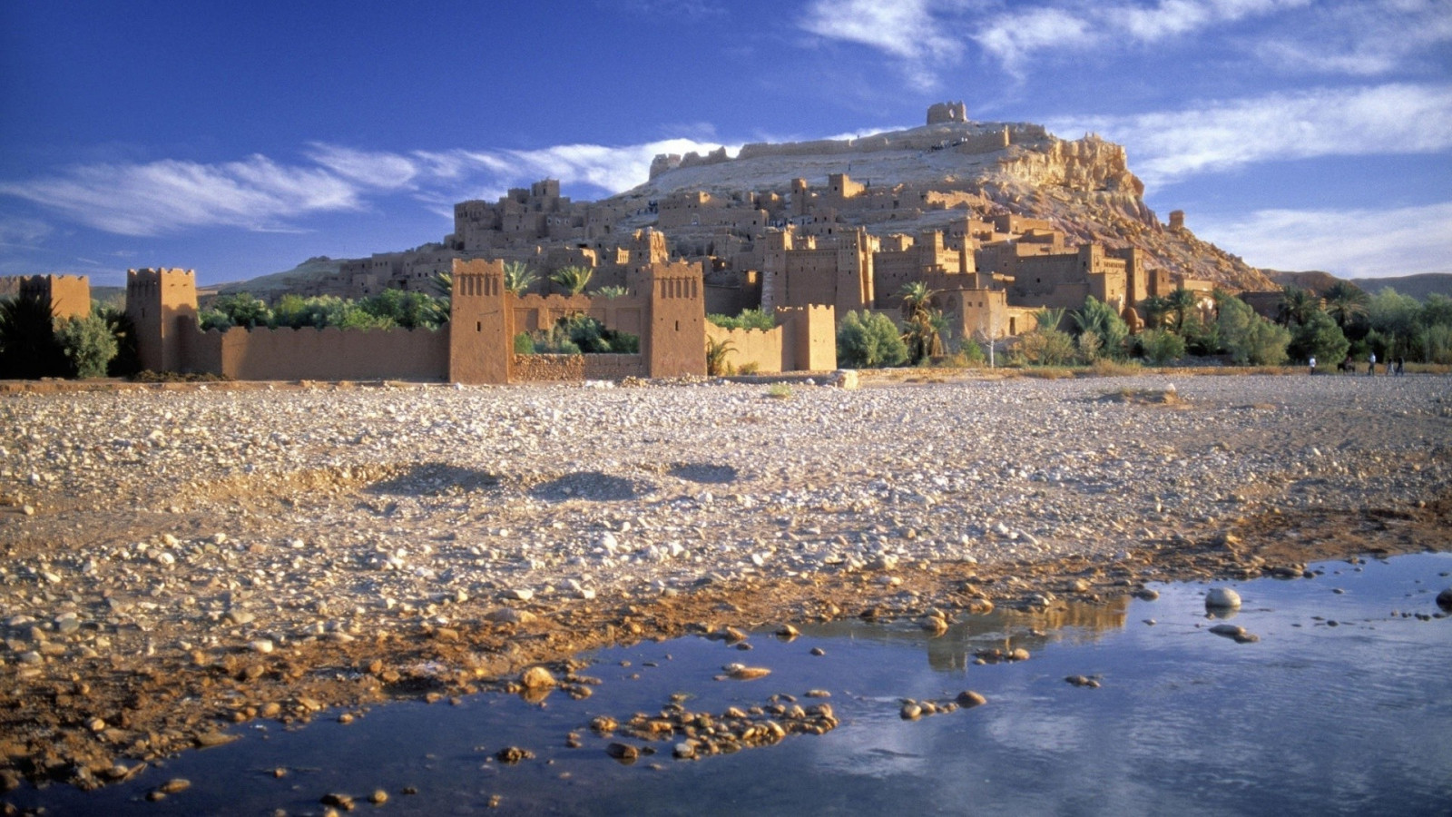 stromy, krajina, lidé, moře, architektura, kopec, voda, Skála, Příroda, pobřeží, budova, zřícenina, odraz, kameny, mraky, ráno, věž, pobřeží, palmy, řeka, město, Afrika, stará budova, Maroko, klášter, zřícenina, Ouarzazate, 1920x1080 px