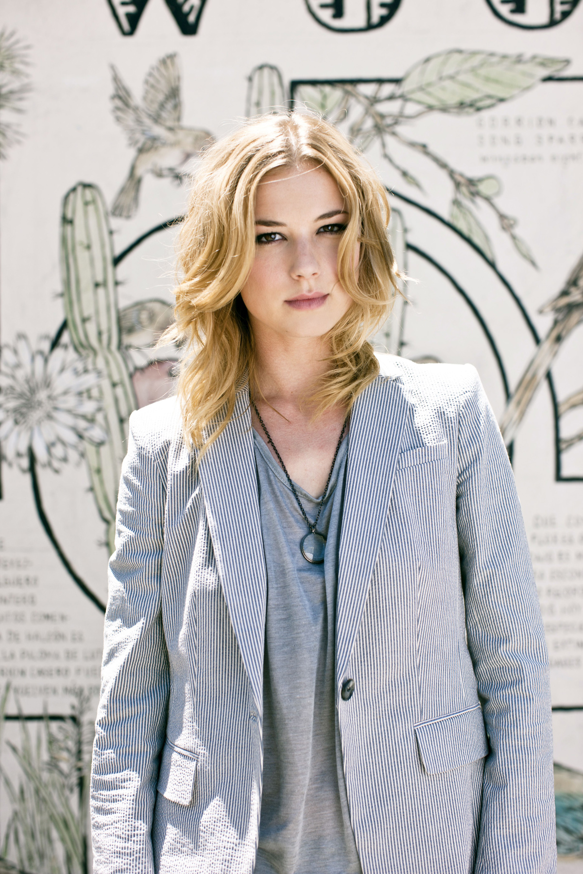 Emily Vancamp, kvinnor, skådespelerska, ser tittaren, blond