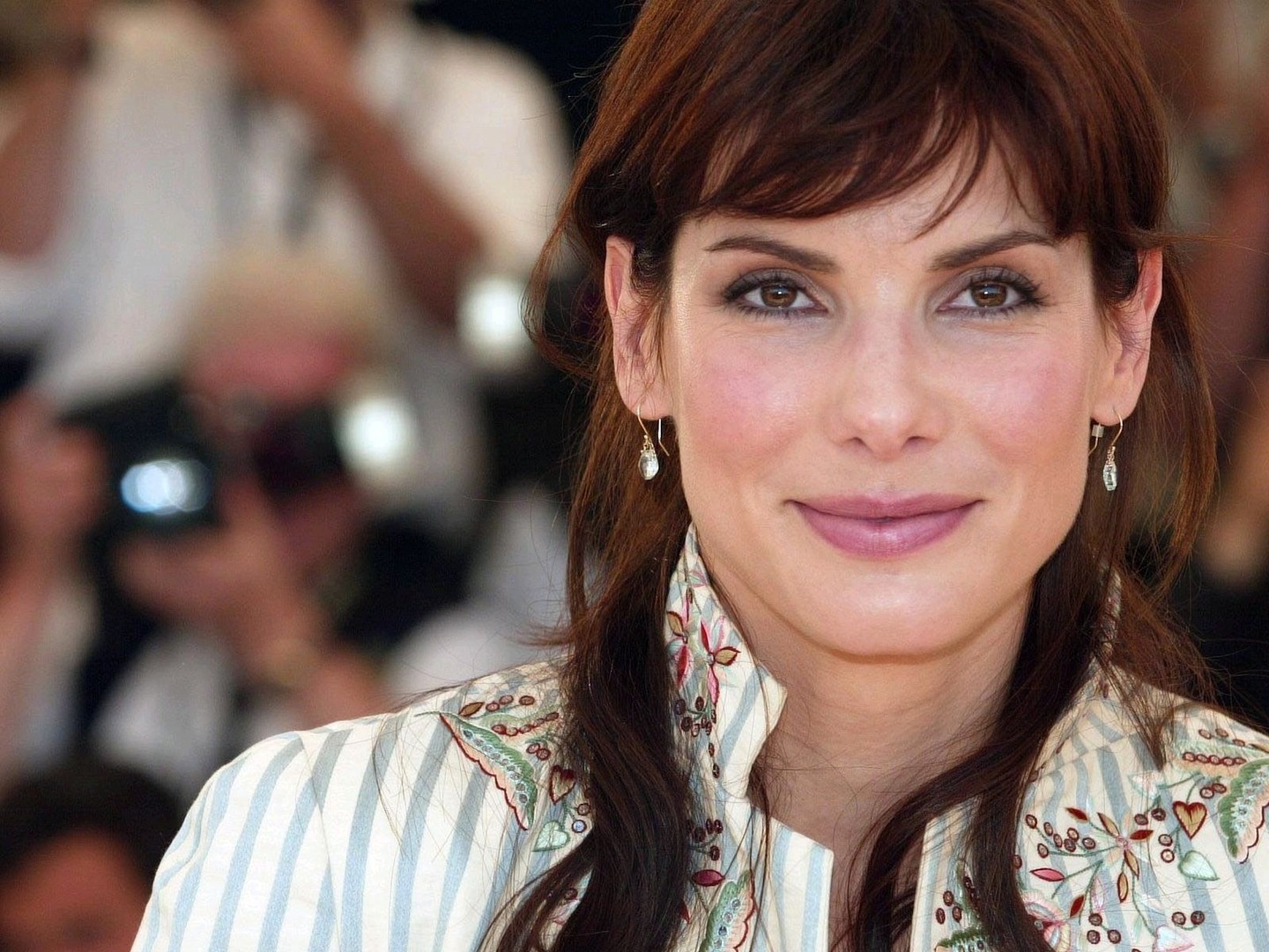 Gesicht, Menschen, Frau, Modell-, Berühmtheit, Darstellerin, Mode, Haar, Person, Kopf, Sandra Bullock, Mädchen, Schönheit, Lächeln, Frisur, braune Haare, Gesichtsausdruck