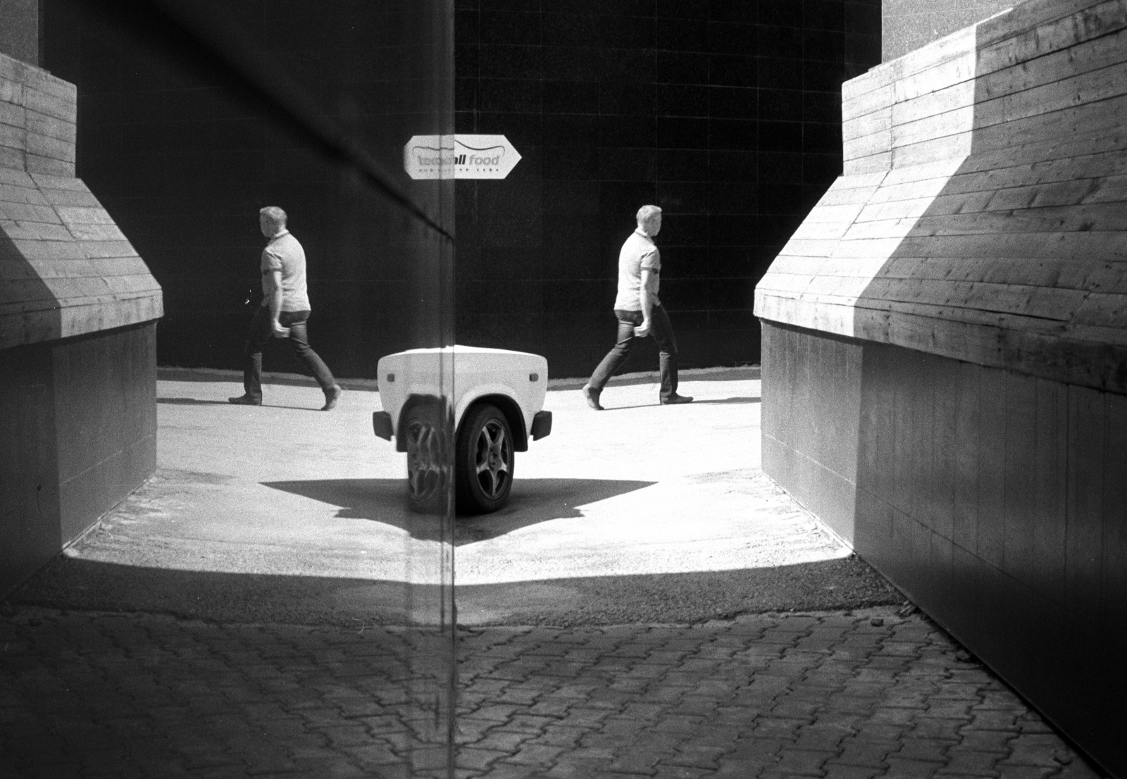 สีขาว, ดำ, รูปถ่าย, ดำและขาว, ถ่ายภาพขาวดำ, เงา, โครงสร้างพื้นฐาน, ผนัง, เบา, การถ่ายภาพ, สถาปัตยกรรม, ภาพรวม, ขาวดำ, ถนน, มุม, ความมืด, ยางมะตอย, คอนกรีต