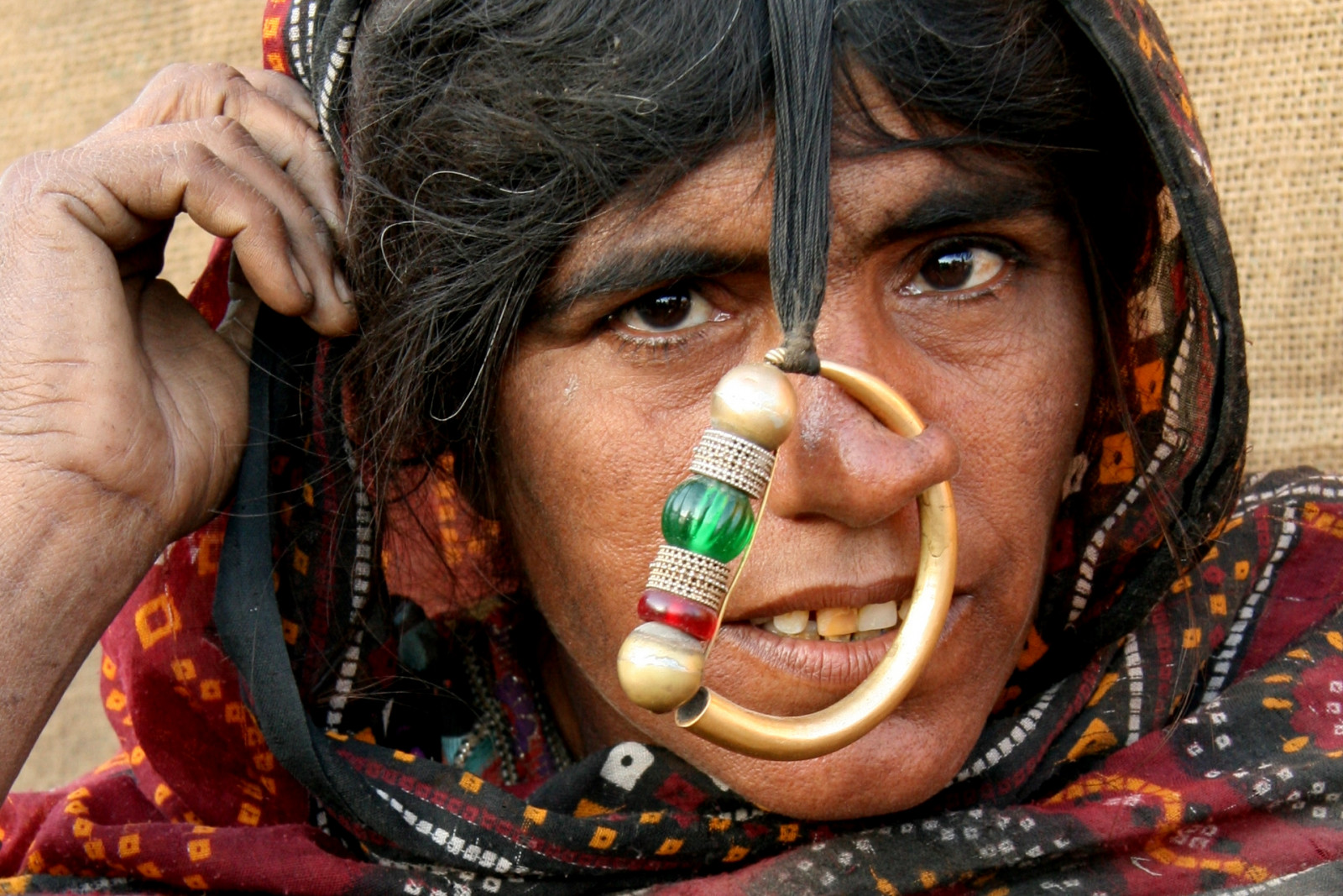 cesta, cestovat, portrét, Indie, Cestovní ruch, Krásná, usměj se, tvář, ženský, šátek, Kánon, zábava, fotografování, mujer, Asie, dosti, tváře, fotky, Na výšku, femme, mulher, cara, Reis, turista, pronikavý, portrétování, asie, nosní kroužek, osamělá planeta, Frau, portret, indie, gujarat, inde, národní geografie, REIZEN, Discovery Channel, Asie, hoofddoek, jat, Gesichter, supershot, jath, kartpostal, enstantane, anawesomeshot, voyageursdumonde, journalistchronicles, globalbackpackers, discoveryphoto, discoveryexpeditions, rudiroels, neusring, Thegalleryoffineportrait, Inspiredelite, jathpeople, jathwoman