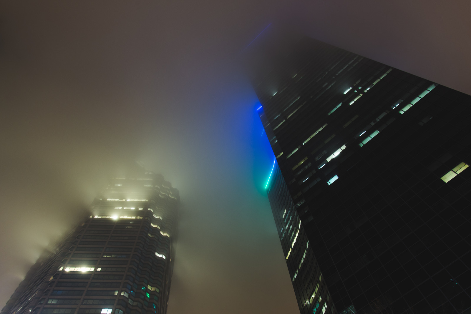 světla, město, panoráma města, noc, architektura, cyberpunk, budova, nebe, panoráma, mrakodrap, věž, mlha, atmosféra, Nikon, Seattle, metropole, Columbia, světlo, dlouho, expozice, centrum, mlha, washington, budovy, osvětlení, tma, D600, během dne, Severozápad, výškové, urban area, Metropolitní oblast, panelový dům, PNW