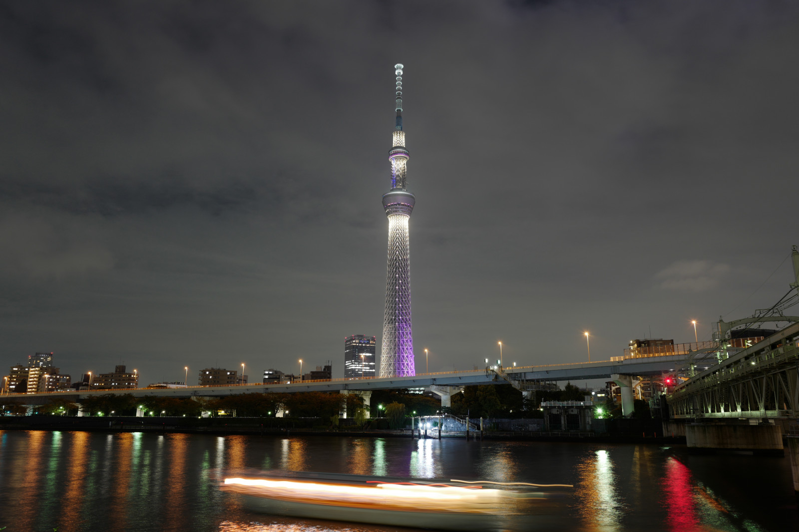 Japonsko, město, panoráma města, noc, architektura, odraz, panoráma, mrakodrap, večer, věž, most, soumrak, Leica, Tokio, jp, Skytree, Asakusa, osvětlené, osvětlení, mezník, Tokyo Sky Tree, Miyabi, summilux, leicaq, summilux1728, q, 1728, urban area, vodní, lidské osídlení