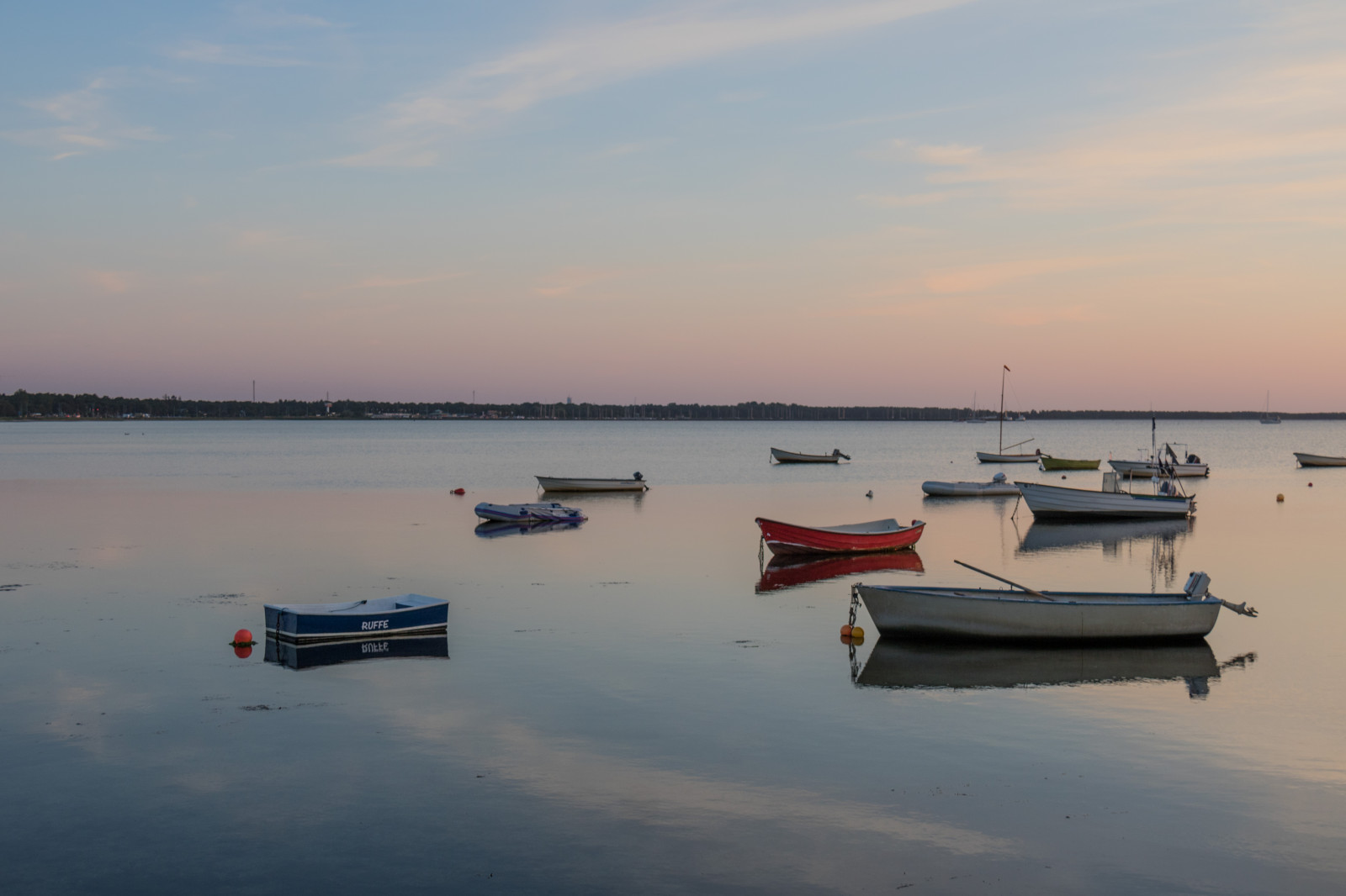 loď, západ slunce, moře, záliv, jezero, voda, pobřeží, odraz, nebe, vozidlo, pláž, svítání, pobřeží, přístav, horizont, dok, soumrak, slunce, Marina, mrak, oceán, zlatá hodina, nebe, solnedg ng, vatten, fiskehoddorna, hav, b t, moln, h llviken, exif modelu canoneos760d, geocountry, Kamera aby kánon, geocity, Model fotoaparátu canoneos760d, geostate, geolocation, EXIF čočka efs18200mmf3556is, EXIF otvor 56, exif aby kánon, EXIF isospeed 100, exif focallength 28mm, gyllenetimmen, lodičky