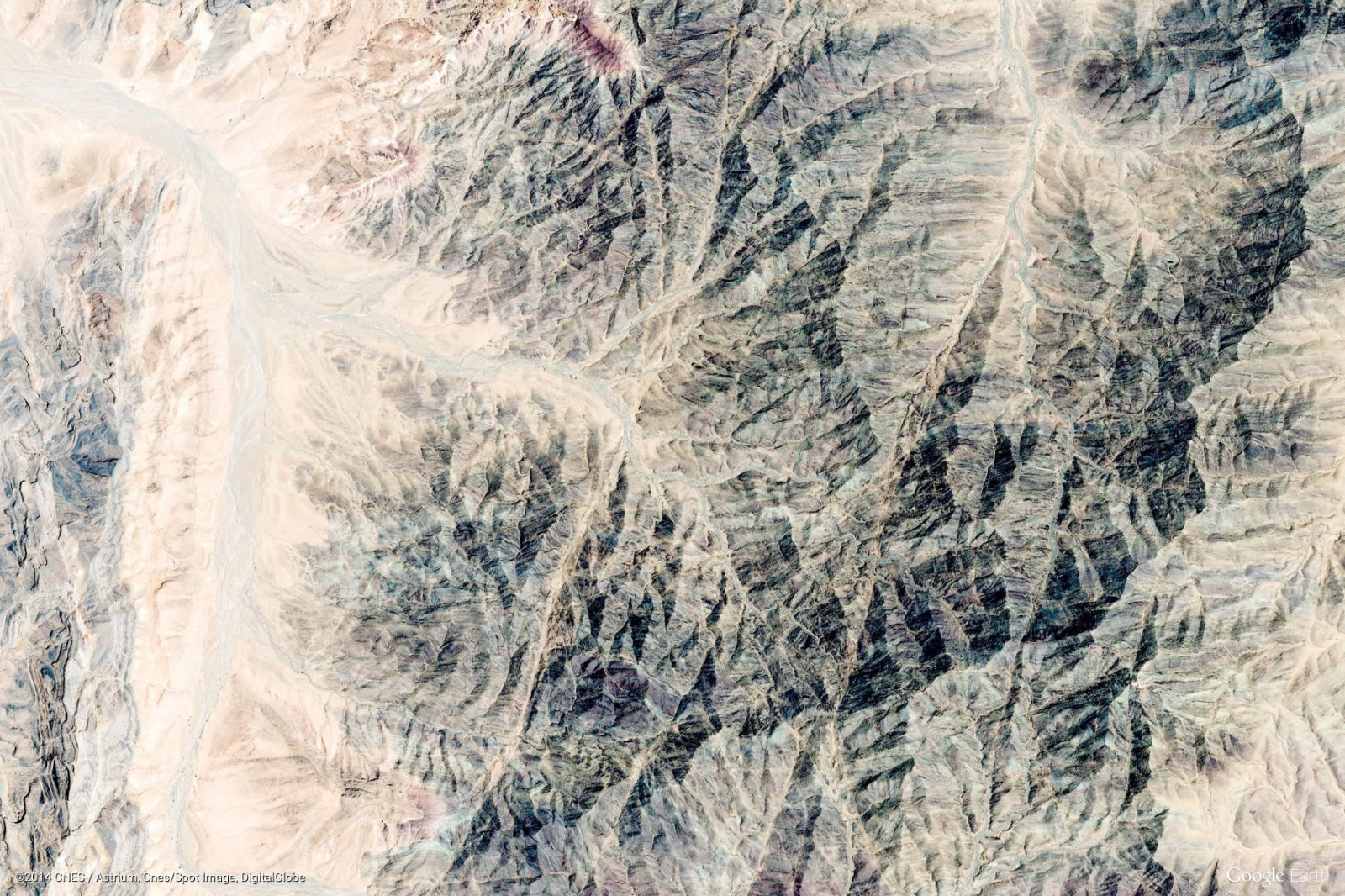 krajina, Příroda, sníh, zima, Země, větev, mráz, textura, smrk, letecký pohled, zmrazení, Terén, strom, rostlina, sezóna, geologie, suchozemská rostlina, dřevina, geologický fenomén