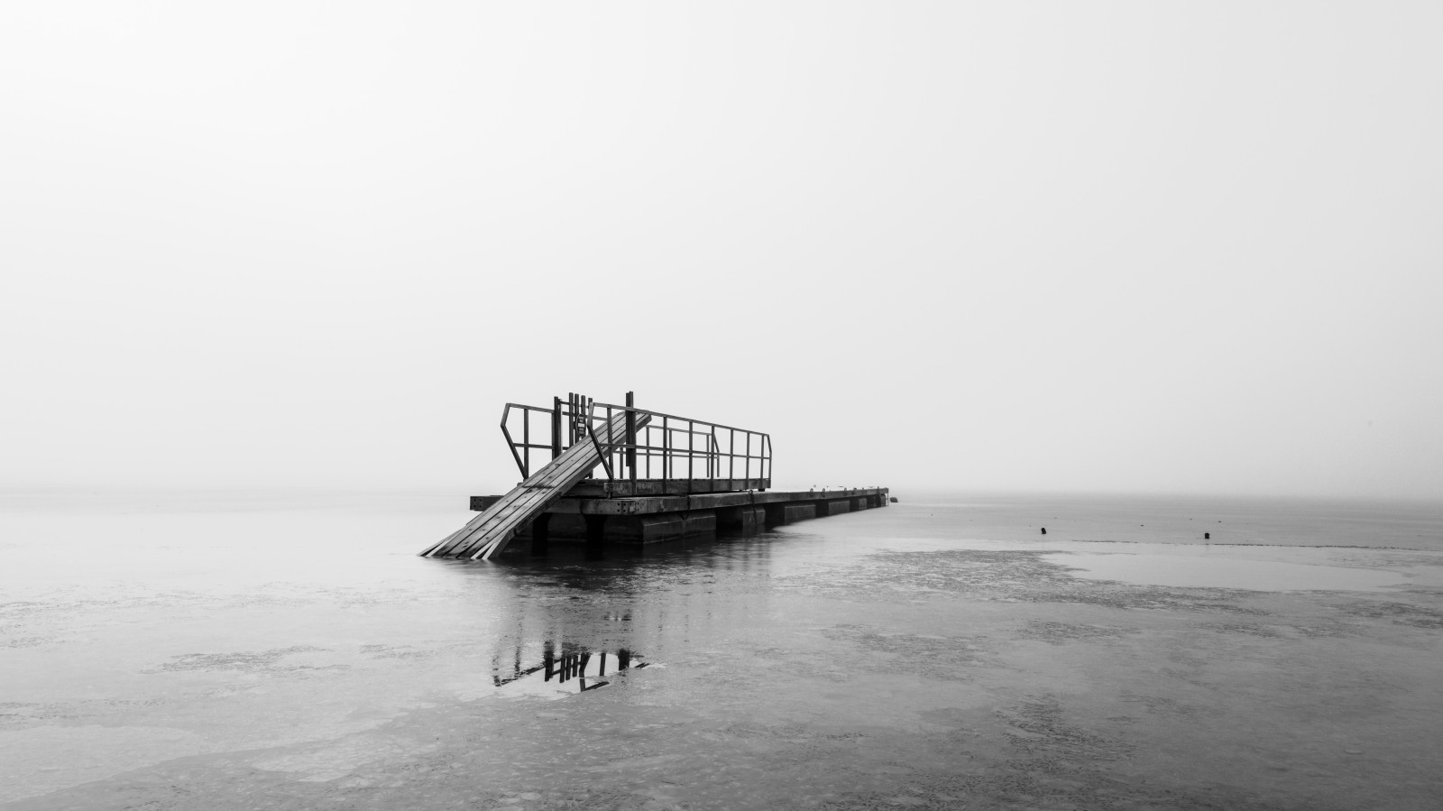 krajina, loď, černobílý, moře, záliv, jezero, voda, Příroda, pobřeží, nebe, vozidlo, uklidnit, ráno, mlha, pobřeží, zrcadlo, Kánon, horizont, atmosféra, Francie, molo, sólo, zen, paysage, trajekt, světlo, Černý a bílý, mlha, venkovní, tělesné, Černá bílá, oceán, vlna, ranní světlo, plavidlo, leverdesoleil, hiver, reflets, matin, noiretblanc, eos, brouillard, eau, nb, samota, Atmosféra, Miroir, noirblanc, Lumiere, exterieur, eos5d, beautifullight, kandovaný, calme, Sauvage, atmosférický jev, Černý a bílý, monochromatické fotografování, kraj, franchecomt, r myb, bellelumi re, Doubs, hautdoubs, lumi rematinale, mrmyz, lacrivi re, lakeriverwater