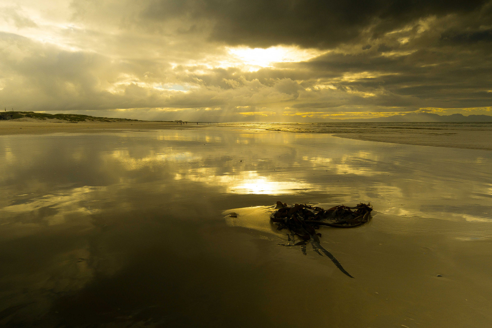 slunečnímu záření, krajina, západ slunce, moře, voda, pobřeží, odraz, nebe, mraky, pláž, svítání, uklidnit, večer, ráno, slunce, horizont, atmosféra, soumrak, mokřadní, světlo, mrak, paprsky, zlatý, svítání, oceán, nx300, Atmosféra Země, Kapské město, meteorologický jev, ekoregion, Muizenberg, Flasebay, 1224mmunhranelelens