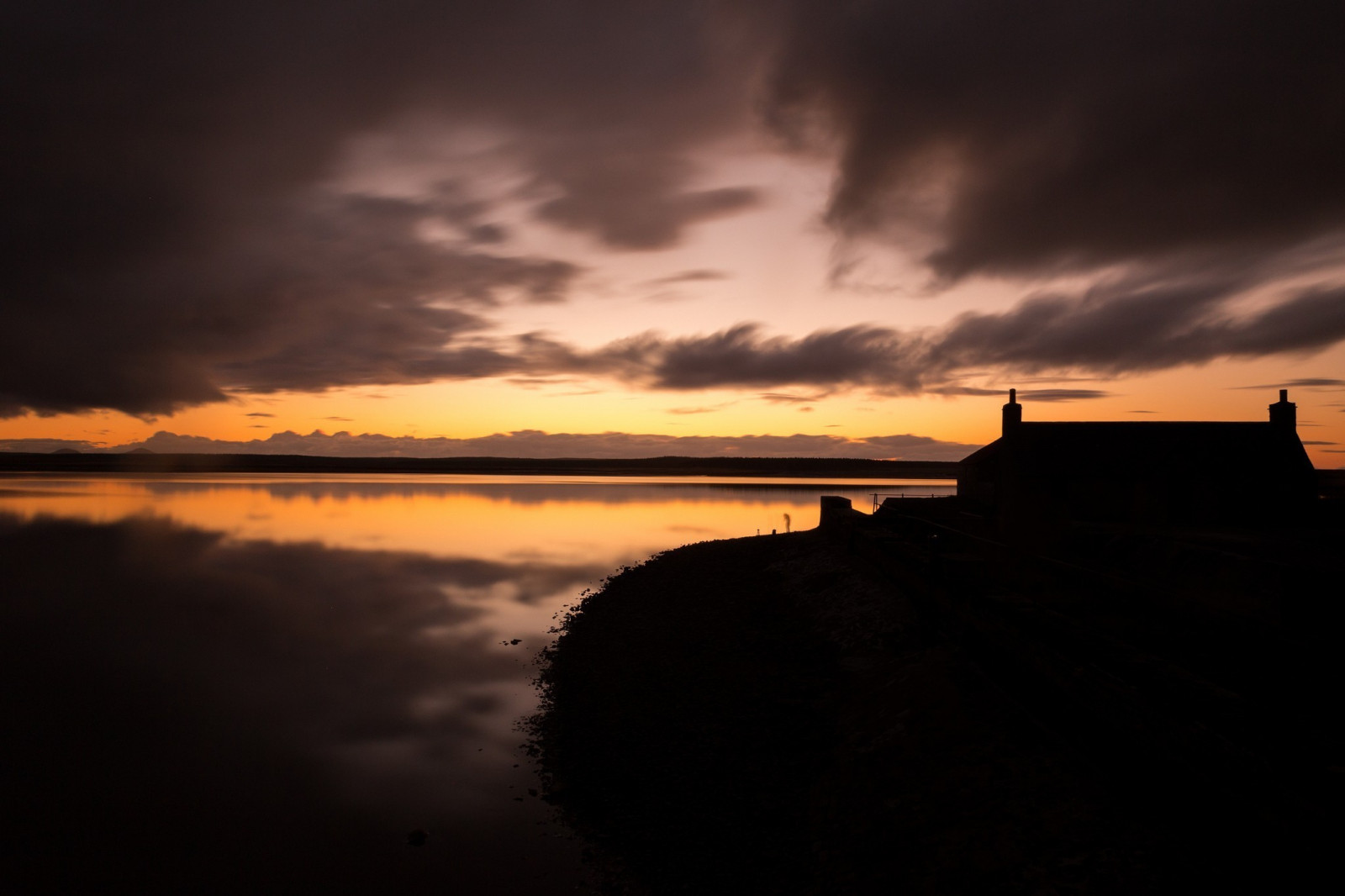 slunečnímu záření, krajina, západ slunce, moře, jezero, voda, odraz, nebe, fotografování, Dům, svítání, večer, ráno, pobřeží, slunce, horizont, atmosféra, soumrak, mrak, svítání, oceán, vlna, tma, 2048x1365 px, odlesk, meteorologický jev