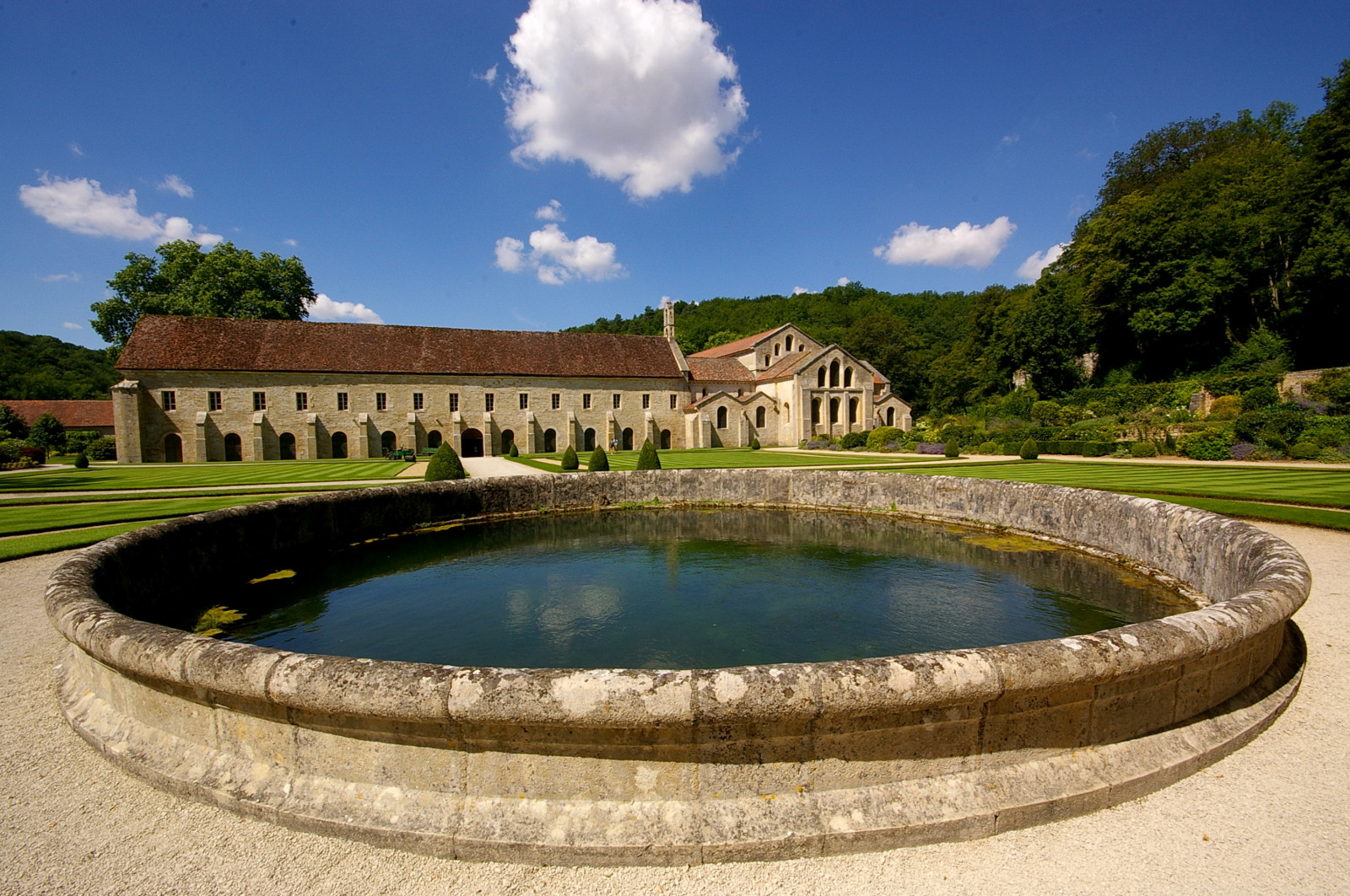 krajina, zahrada, voda, odraz, nebe, Cestovní ruch, Francie, kašna, cirkus, tyč, Opatství, majetek, 2007, mrak, strom, kolo, francia, jardin, vila, sigma, nádrž, 100commentgroup, Bassa, gotický, Redondo, Gotico, Bourgogne, 1020mm, font, historické místo, vodní prvek, burgundské, vznešený domov, monasterio, odrážející bazén, fuente, hacienda, Circulo, Monestir, Cercle, franca, Cisterciense, Estanque, Jard, Fontenay, Cisterna, Abadia, Borgo a, Cistercenc, Borgonya, Interphotochallenge, national trust for places of historic interest or natural beauty