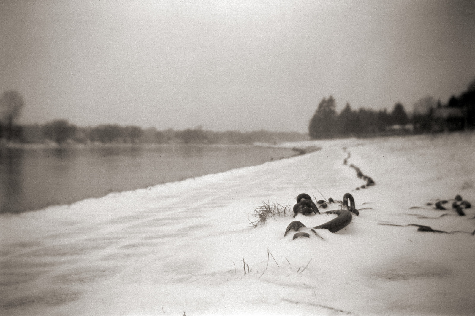 billeder, liv, kamera, Schnee, lys, skygge, himmel, by-, sort og hvid, Sky, sne, storm, film, færge, analog, Zeiss, årgang, flod, Tyskland, linse, deutschland, fotografering, licht, Dresden, by, fotografie, boks, alt, Sachsen, korn, himmel, wolken, turist, iso, negativ, sachsen, vintagecamera, historisk, brugervejledning, monochrom, fluss, ikon, udviklede sig, Allemagne, Schatten, schwarz, Elbe, f HRE, Korn, towpath, oldcamera, negativ, Fotografering, Linse, Objektiv, Weis, tengor, klassisch, altekamera, Leinpfad, Treidelpfad, historicalcamera, photogrphie, schneestrum