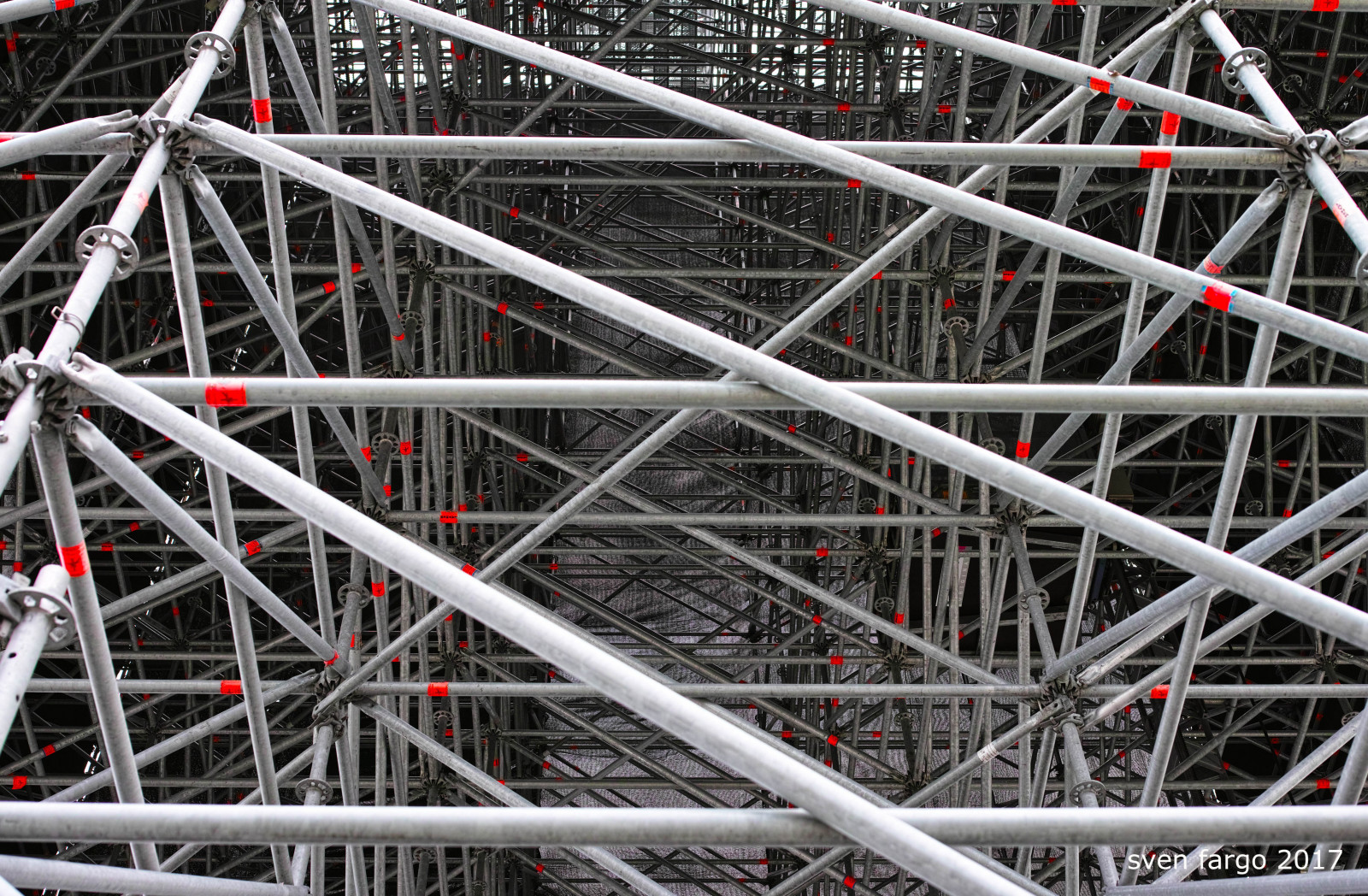 Stadt, Straße, abstrakt, Minimalismus, städtisch, Symmetrie, Riesenrad, Österreich, Stadion, Struktur, Arena, Gerüst, KUNST, Farbe, Streetphoto, Detail, Linie, minimal, Metall, Sigma, Dp2, Farben, Erholung, Osterreich, Grau, ungerade, Sportveranstaltung, Erholung im Freien, Maurill, Gefunden, Mnmlsm