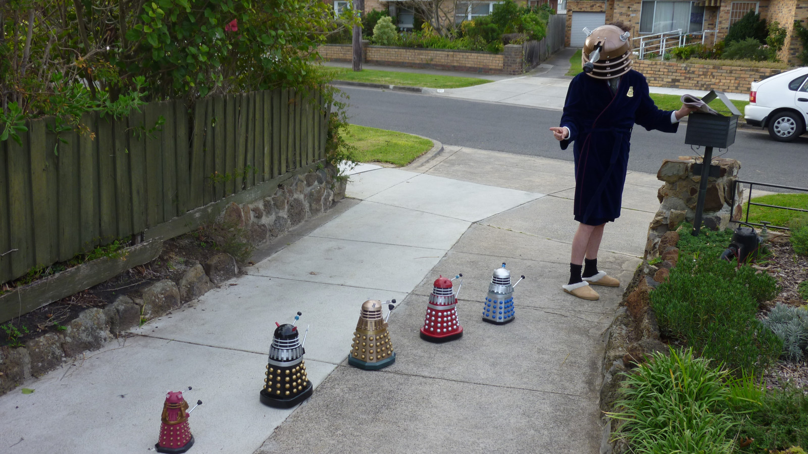 zahrada, ulice, tráva, silnice, chodník, asfalt, dovolená, strom, rostlina, chodník, rekreace, povrch vozovky, kdo, doktor, veřejný prostor, dalek