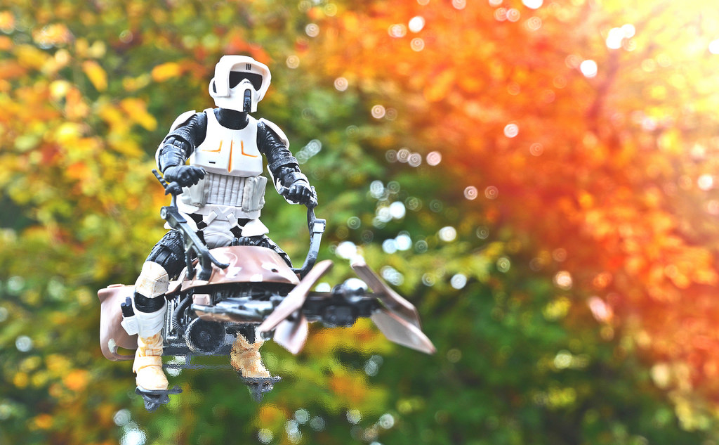 stromy, Červené, Měsíc, bílý, zelená, kolo, Rychlost, les, film, Hračka, voják, akční figurka, hvězdné války, prostor, puška, průzkumník, galaxie, říše, vesmírná stanice, Jedi, stormtrooper, laser, vozidlo, science fiction, Luke Skywalker, 1977, vojsko, série obrazů, Mrtvá hvězda, Trilogie, blaster, HASBRO, hansolo, returnofthejedi, Série, George Lucas, tyranie, Endor, nová naděje, Ewoky, sandtrooper, snowtrooper, Bikerscout, scouttrooper, Rebelalliance, episodeiv, speederbike, 6inch, Galacticempire, Gianttrees, scouttroopers, Forestmoonofendor, Blasterrifle, Whitearmor, Lorddarthvader, Epicspaceoperafilm, Eliteshocktroops, Itsthemblastthem, Speederbikevehicle