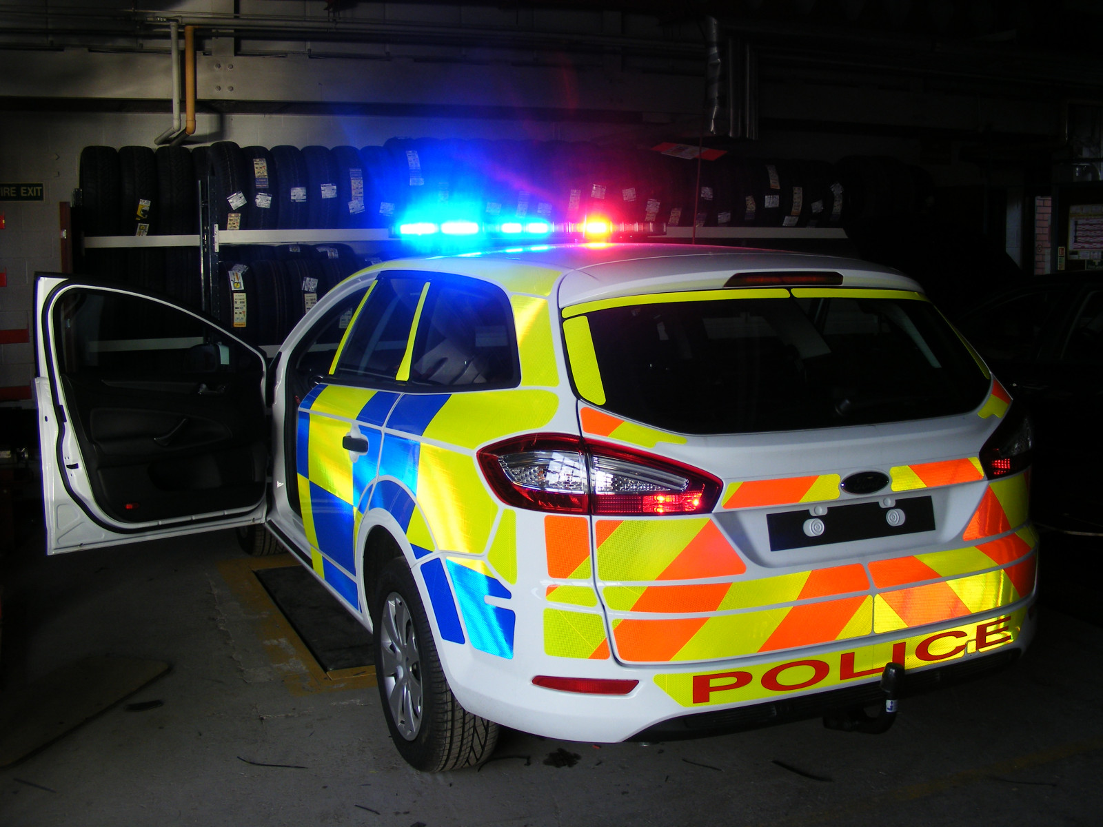 silnice, Spojené království, Anglie, Brod, Manchester, majetek, vážný, 26, sjednocený, leden, sobota, policie, Království, vedený, vozidla, 101, dílna, vozidlo, servis, větší, nouzový, 112, Chevron, komplex, služby, gmp, rekonstrukce, battenburg, srážka, jednotka, 999, mondeo, vyšetřování, tourer, forenzní, rampa, policing, Tažné zařízení, 2013, Openshaw, dscf7408, sciu, fcru