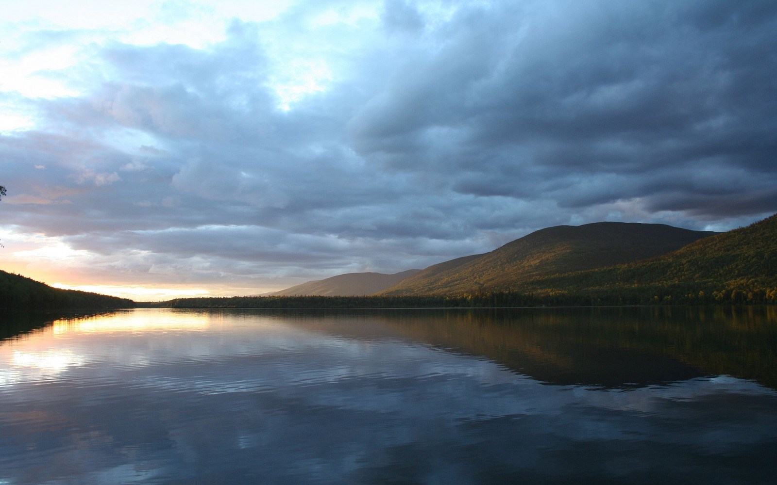 Sonnenlicht, Landschaft, Sonnenuntergang, Meer, See, Natur, Betrachtung, Himmel, Wolken, Sonnenaufgang, Abend, Morgen, Fluss, Dämmerung, Wolke, Berg, Dämmerung, Reservoir, Hochland, See, Atmosphärisches Phänomen, Bergige landforms, Gewässer, Meteorologisches Phänomen