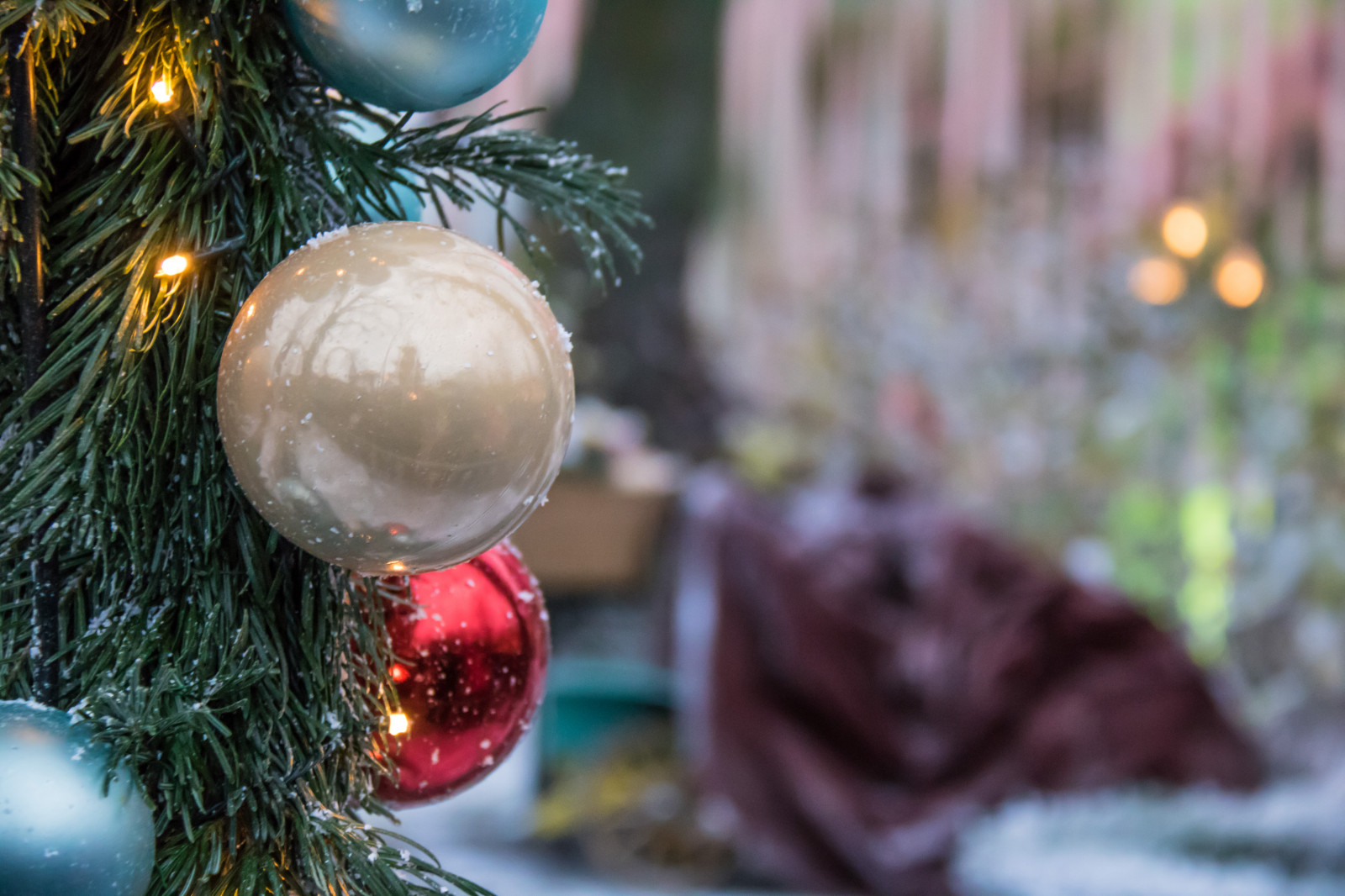 větev, Vánoční strom, Vánoce, Dánsko, barva, strom, podzim, květ, Vánoce, července, Danmark, Tivoli, exif modelu canoneos760d, geocountry, Kamera aby kánon, geocity, Model fotoaparátu canoneos760d, geostate, geolocation, EXIF čočka efs18200mmf3556is, exif aby kánon, EXIF otvor 50, exif isospeed 3200, exif focallength 70mm, kopenhavn, k penhamncopenhagen, vánoční dekorace