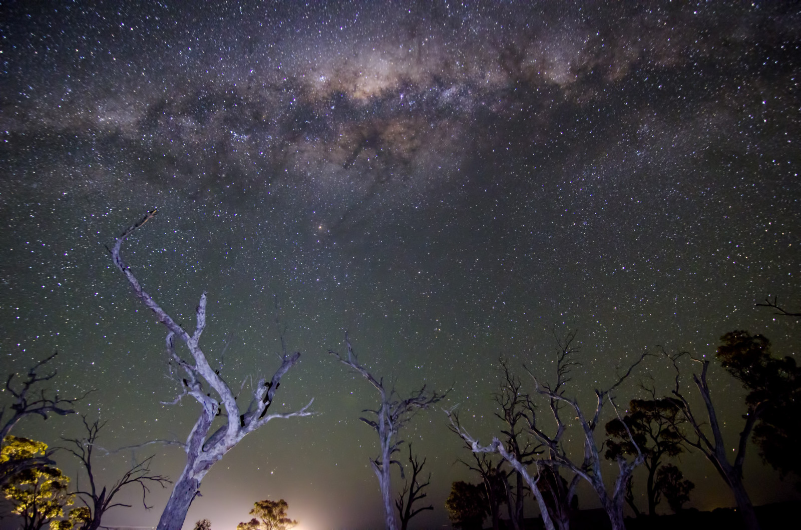 stromy, krajina, noc, galaxie, Příroda, prostor, nebe, fotografování, hvězdy, Země, Fotoaparát, večer, mléčná dráha, atmosféra, Nikon, Věda, spirální galaxie, objektiv, vesmír, astronomie, Austrálie, Victoria, půlnoc, clona, venkovský, světlo, země, longexposure, expozice, strom, iso, flickr, fotografie, osvětlení, barva, barvitý, hvězda, digitální, mléčná dráha, tma, noc, obraz, nikond7000, stroboskop, nikonsb900, raychristy, highiso, Tokina, Echuca, Speedlite, mullerroad, tokina1116mmf28, wharparilla, mtterrickroad, počítač tapeta, Atmosféra Země, vesmír, astronomický objekt, meteorologický jev, jev, Galacticcentre