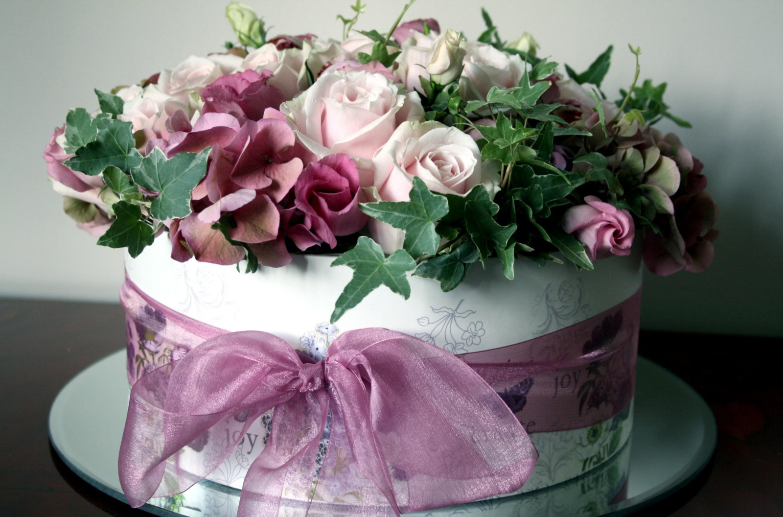 Wallpaper lisianthus russell, hydrangea, roses, box, ribbon, flowers 3000x1980 4kWallpaper