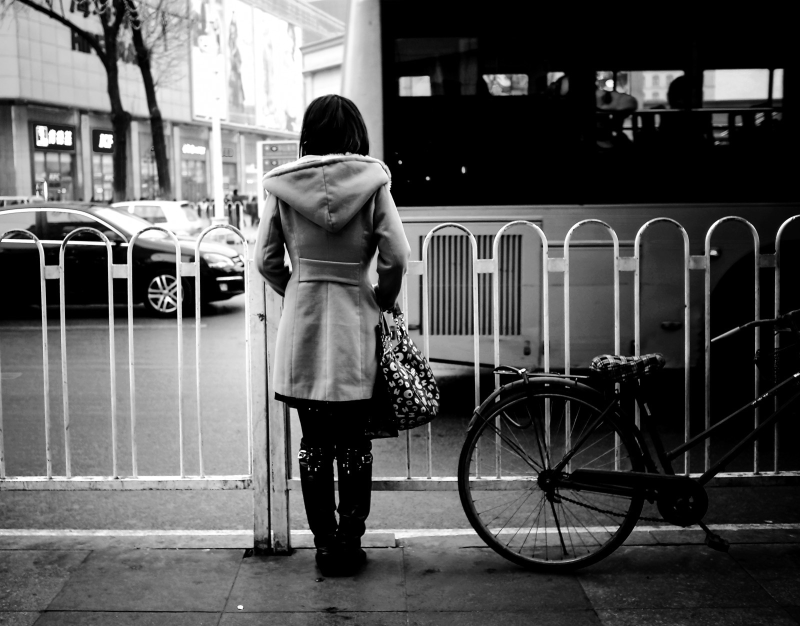 bílý, Černá, černobílý, ulice, sedící, vozidlo, silnice, fotografování, život, infrastruktura, tělesné, příběhy, muž, fotografie, obraz, momentka, Černý a bílý, monochromatické fotografování, lidských pozice, Film noir