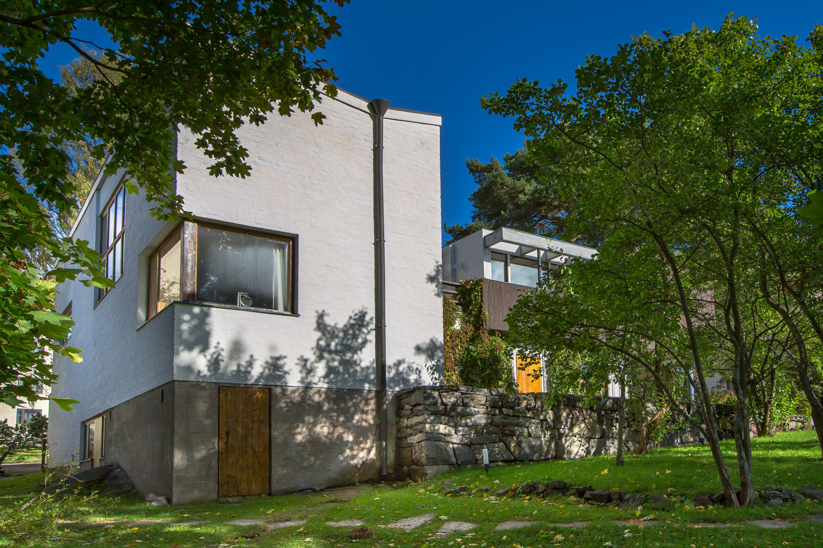 fönster, arkitektur, byggnad, himmel, hus, kontor, finland, stuga, helsingfors, egendom, träd, växt, arkitektur, Hem, lägenhet, villa, arkitekt, Fasad, grannskap, bostadsområde, fast egendom, fastighet, Munksnäs, arkitekt, helsingfors, funktionalism, Alvaraalto, familjehem, Ainoaalto, Theaaltohouse, Riihitie