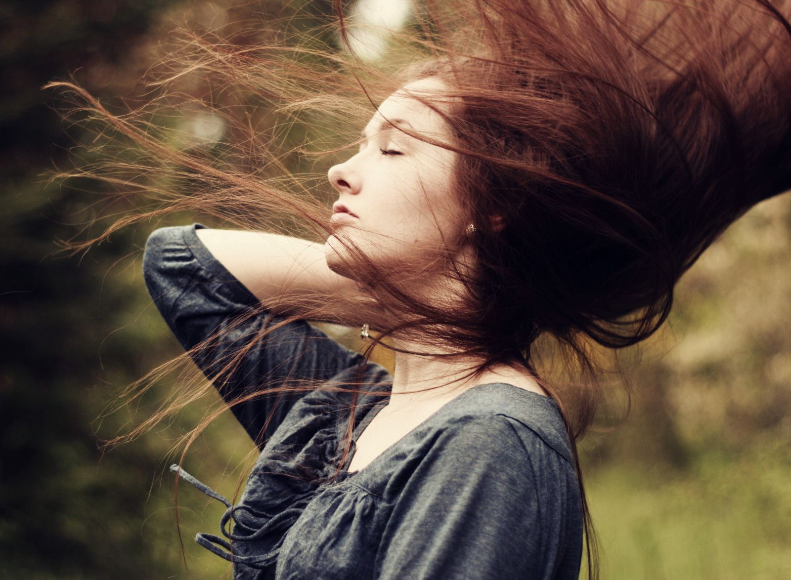 slunečnímu záření, model, portrét, tráva, fotografování, vlasy, bokeh, emoce, Osoba, kůže, hlava, romantika, podzim, dívka, krása, usměj se, oko, žena, dáma, mě, fotografie, já, účes, 50mmf18, 365 dnů, hairflip, closedeyes, portrétní fotografie, focení, mimika, orgán, interakce, day17, třetí den, rebelxti, liftupyourface