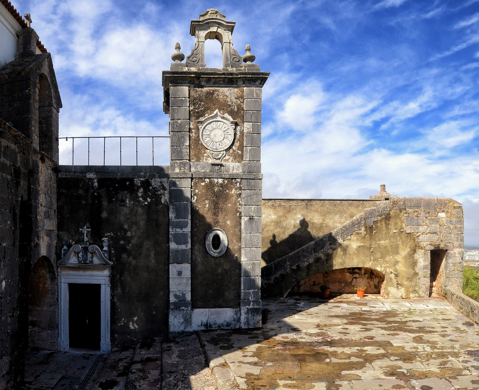 เก่า, หน้าต่าง, สถาปัตยกรรม, อาคาร, ท้องฟ้า, ผนัง, ปราสาท, ประวัติศาสตร์, ประวัติศาสตร์, ป้อม, ป้อม, ซันนี่, โค้ง, คริสตจักร, ซากปรักหักพัง, โปรตุเกส, วัน, de, pwpartlycloudy, ท่องเที่ยว, สถานที่, ซุ้ม, การท่องเที่ยว, ปลายทาง, ประวัติศาสตร์สมัยโบราณ, สถานที่ประวัติศาสตร์, โบราณสถาน, สถานที่สักการะบูชา, Sao, วัยกลางคน, ป้อมปราการ, หอระฆัง, Setubal, filipe, Pousada, สถาปัตยกรรมยุคกลาง