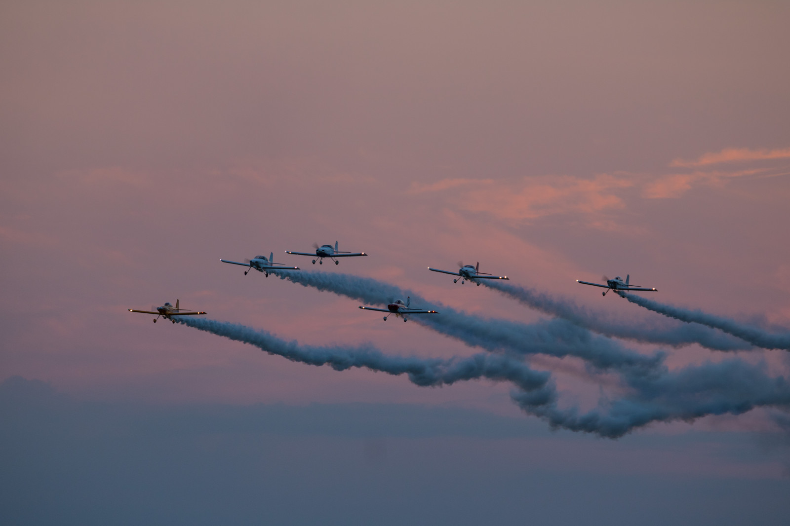 západ slunce, odraz, nebe, letoun, ráno, atmosféra, soumrak, plán, Dánsko, Soumrak, Roskilde, Let, mrak, svítání, skymning, Danmark, flygplan, letadlo, Airshow, exif modelu canoneos760d, geocountry, Kamera aby kánon, geocity, Model fotoaparátu canoneos760d, geostate, geolocation, exif aby kánon, exif isospeed 200, EXIF otvor 50, EXIF ef70300mmf456lisusm čočka, flyg, exif focallength 221mm, roskildeairshow, roskildeflygplats, flyguppvisning, rvator, danmark6xrvere, hjemmebyggedeflyiformationsflyvning, křídlo, atmosférický jev, Atmosféra Země