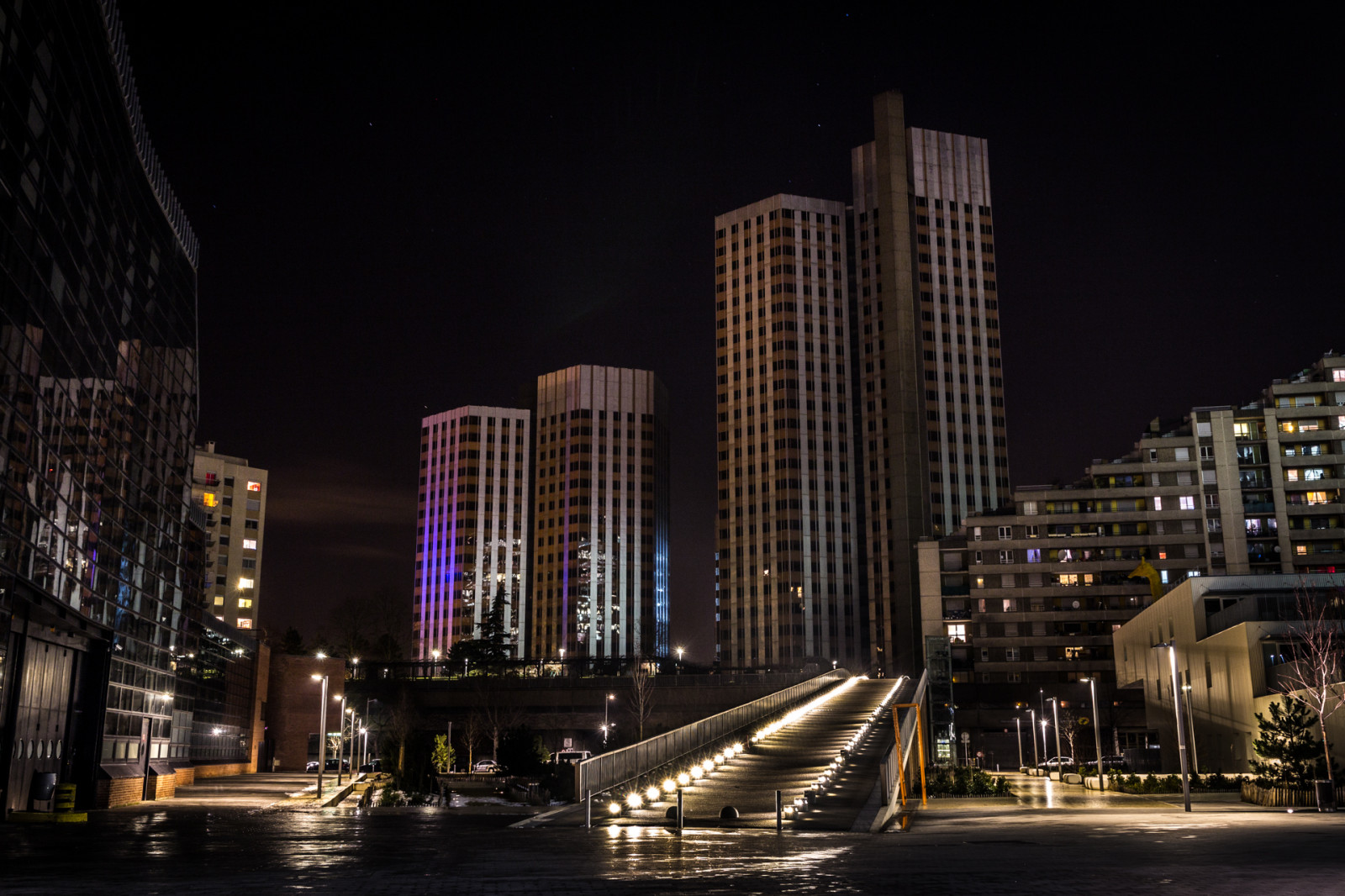 Metropolregion, Stadtbild, Stadt, Metropole, Wolkenkratzer, Nacht-, Stadtgebiet, Betrachtung, Skyline, Wahrzeichen, Turmblock, Innenstadt, die Architektur, Gebäude, Beleuchtung, Tagsüber, Himmel, Turm, Wasser, Touristenattraktion, Dunkelheit, Abend, Hotel, Eigentumswohnung, Mitternacht