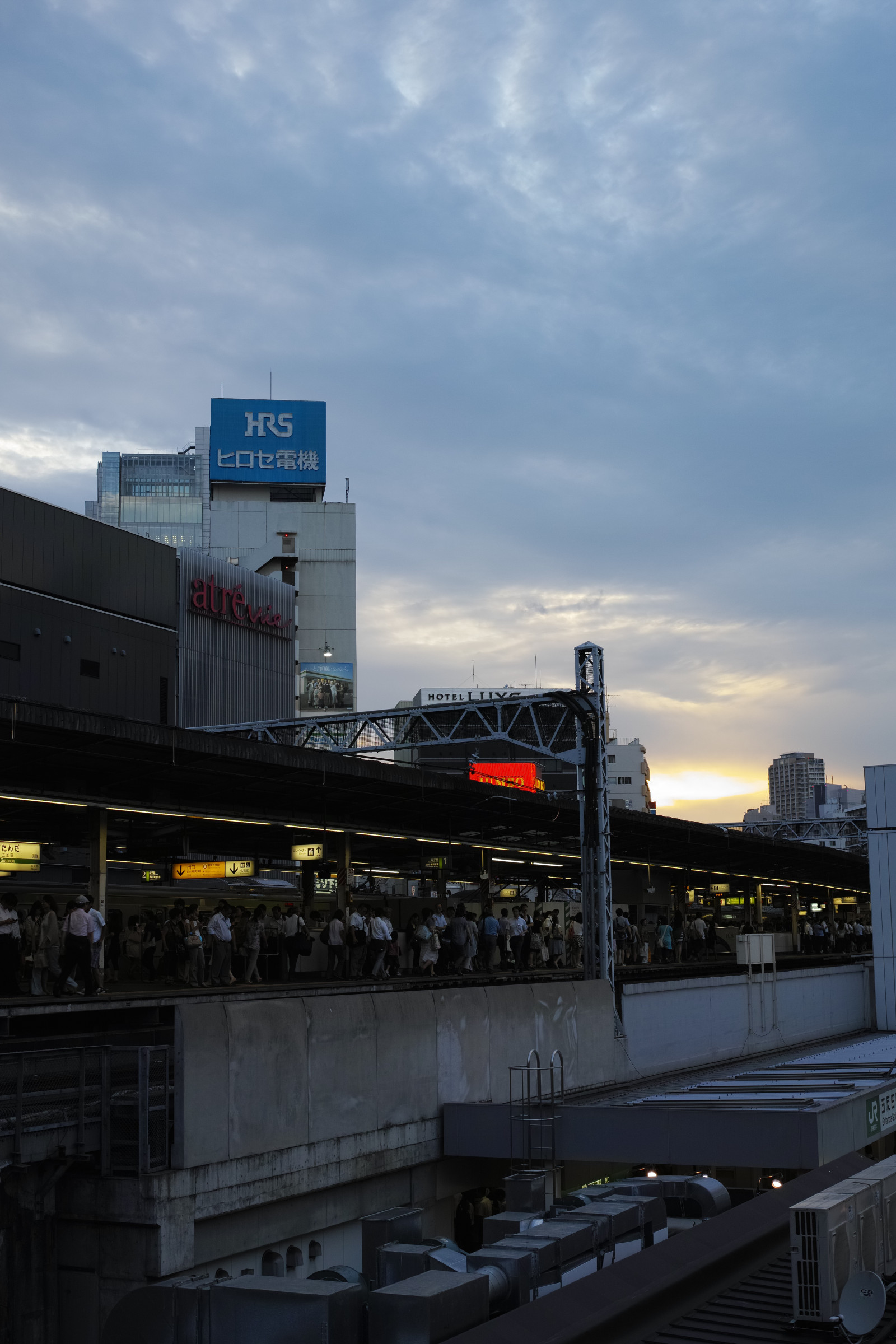 město, panoráma města, odraz, vozidlo, silnice, panoráma, mrakodrap, večer, Quattro, Dálnice, stadión, doprava, Tokio, struktura, infrastruktura, centrum, Gotanda, sigma, dp, DP2, dp2quattro, dp2q, urban area, sportovní dějiště, veřejná doprava