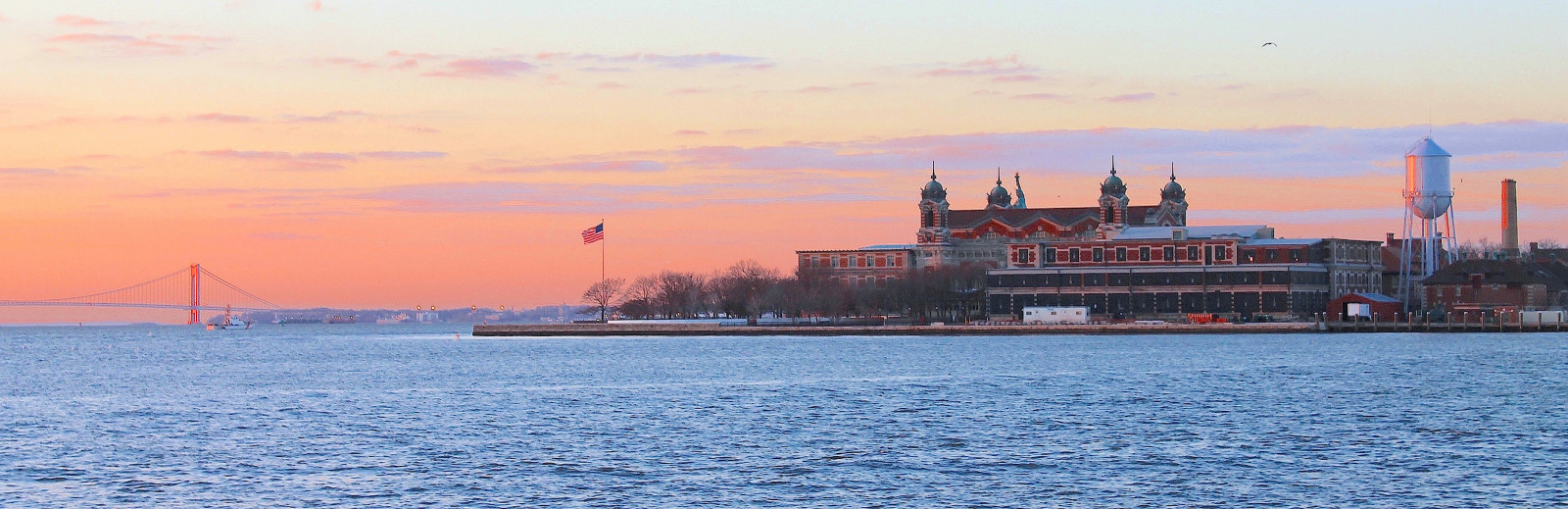 พระอาทิตย์ตก, ทะเล, เมือง, cityscape, ทะเลสาบ, น้ำ, ฝั่ง, ท้องฟ้า, พระอาทิตย์ขึ้น, เงียบสงบ, เส้นขอบฟ้า, ตอนเย็น, เช้า, หอคอย, ธง, แม่น้ำ, ท่าเรือ, รูปปั้น, ขอบฟ้า, สหรัฐอเมริกา, พลบค่ำ, แมนฮัตตัน, York, เสรีภาพ, เมฆ, ใหม่, รุ่งอรุณ, อเมริกา, Newyork, ผู้หญิง, เทพีเสรีภาพ, hudsonriver, ผู้อพยพ, nyc, กลางวัน, เมืองนิวยอร์ก, ทางน้ำ, ธงชาติอเมริกา, การอพยพ, verrazanobridge, แคบลง, เกาะเอลลิส